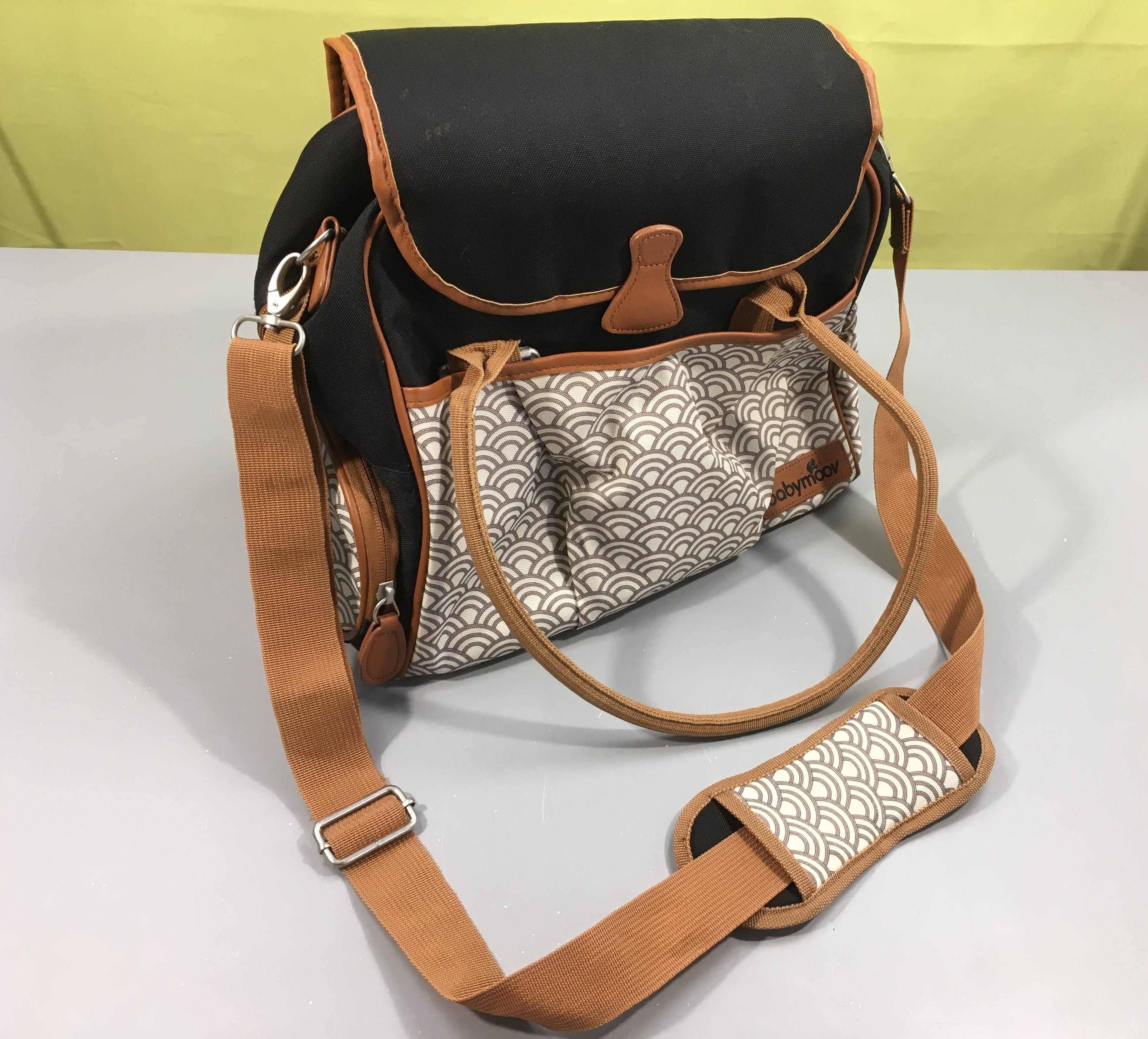 Sac à langer style bag Dot Work, Babymoov, 40€ neuf, liserets du bas usés