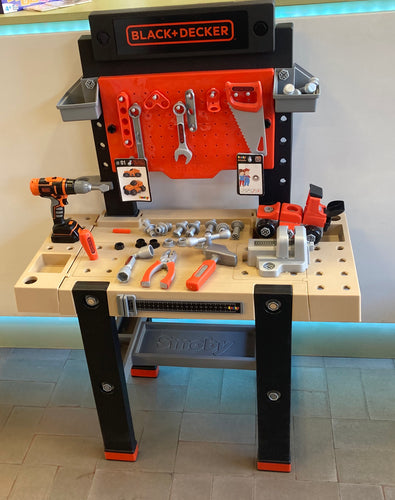 Établi Black&Decker + accessoires, moins cher chez Petit Kiwi