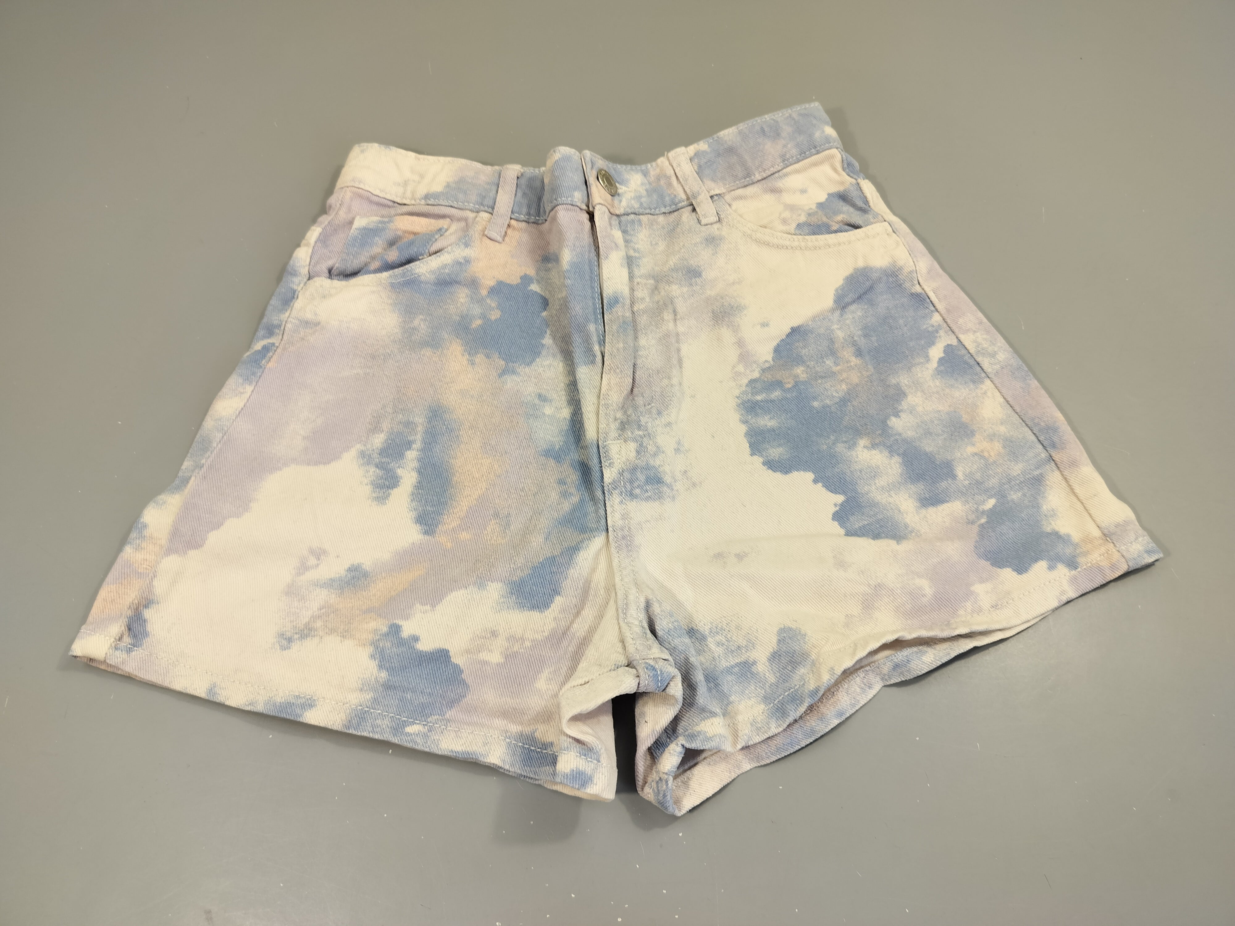 Short en jean  tie and dye  rose, bleu, blanc