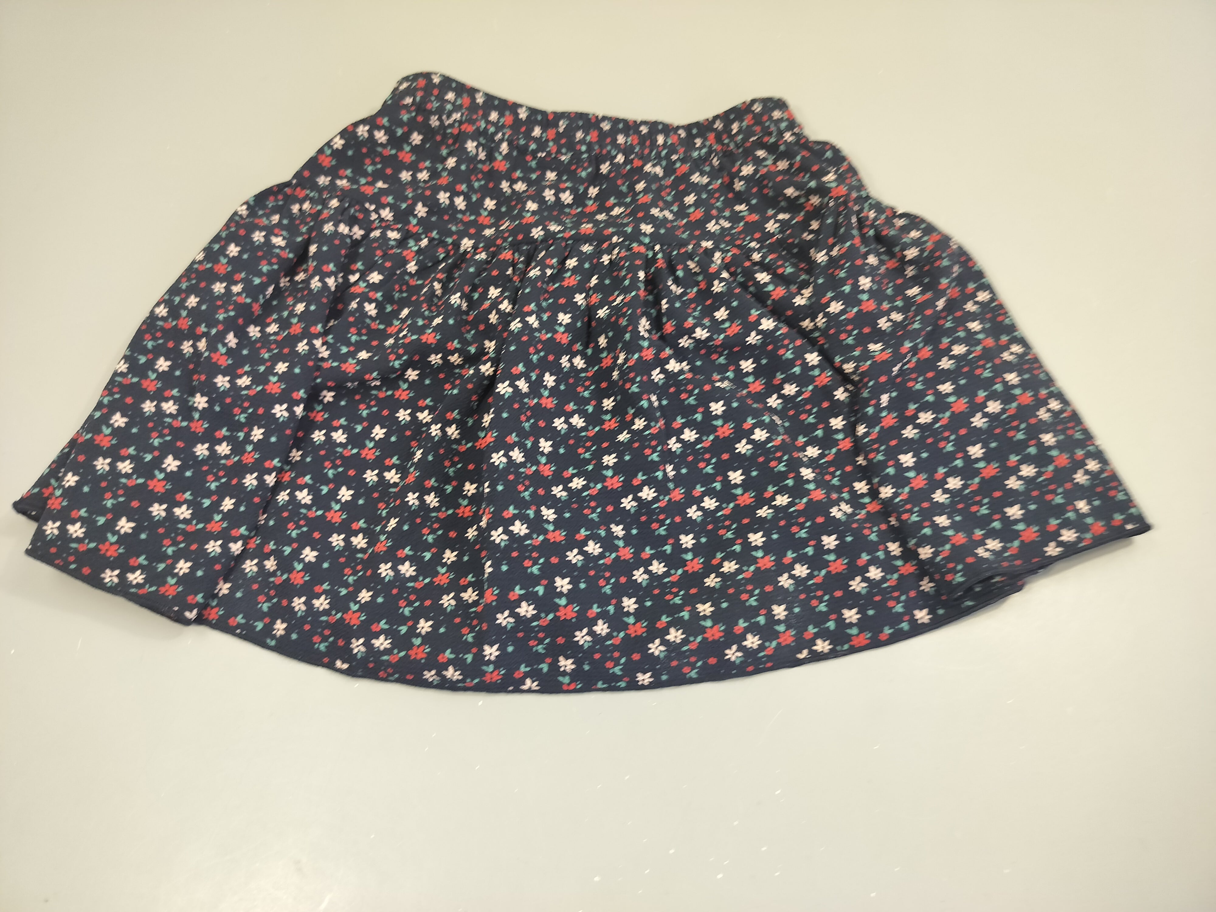 Jupe en voile bleu marine  à fleurs