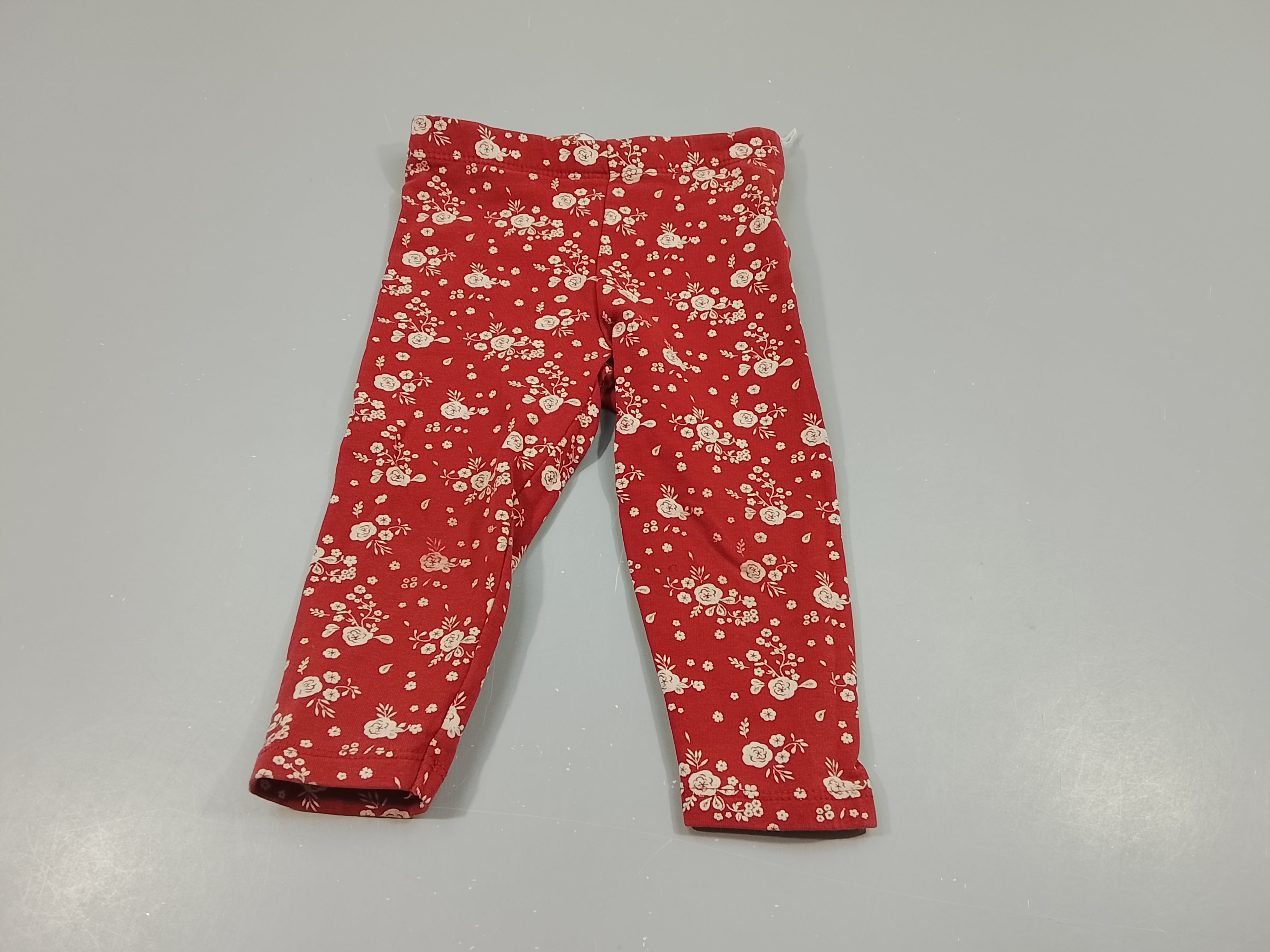 Legging rouge à fleurs blanches