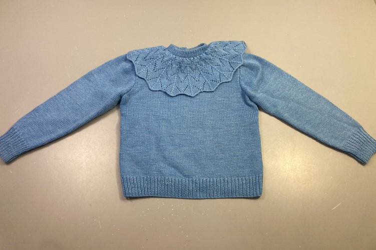Pull bleu col volanté ajouré, moins cher chez Petit Kiwi