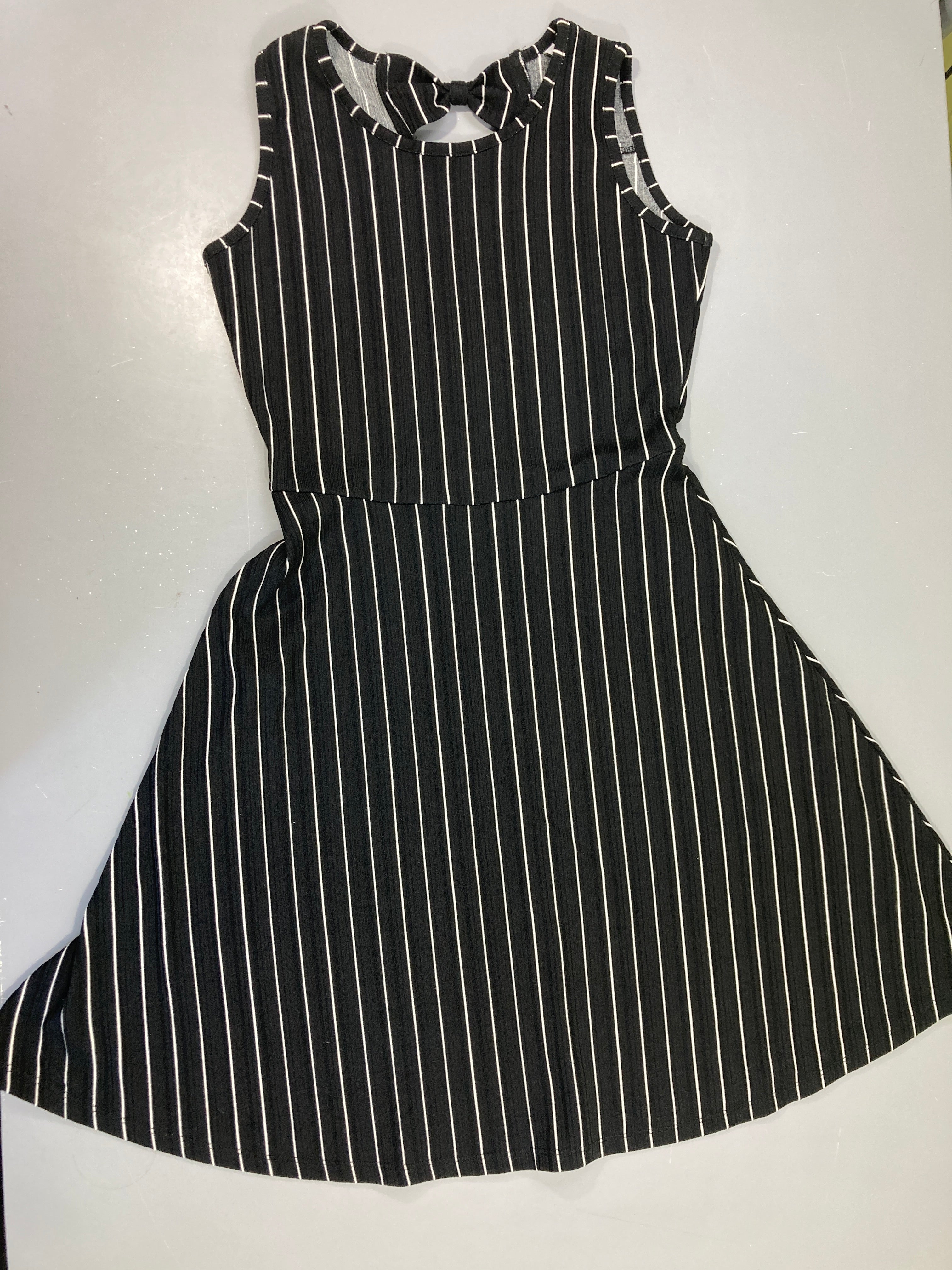 Robe s.m texturée noire lignée blanc