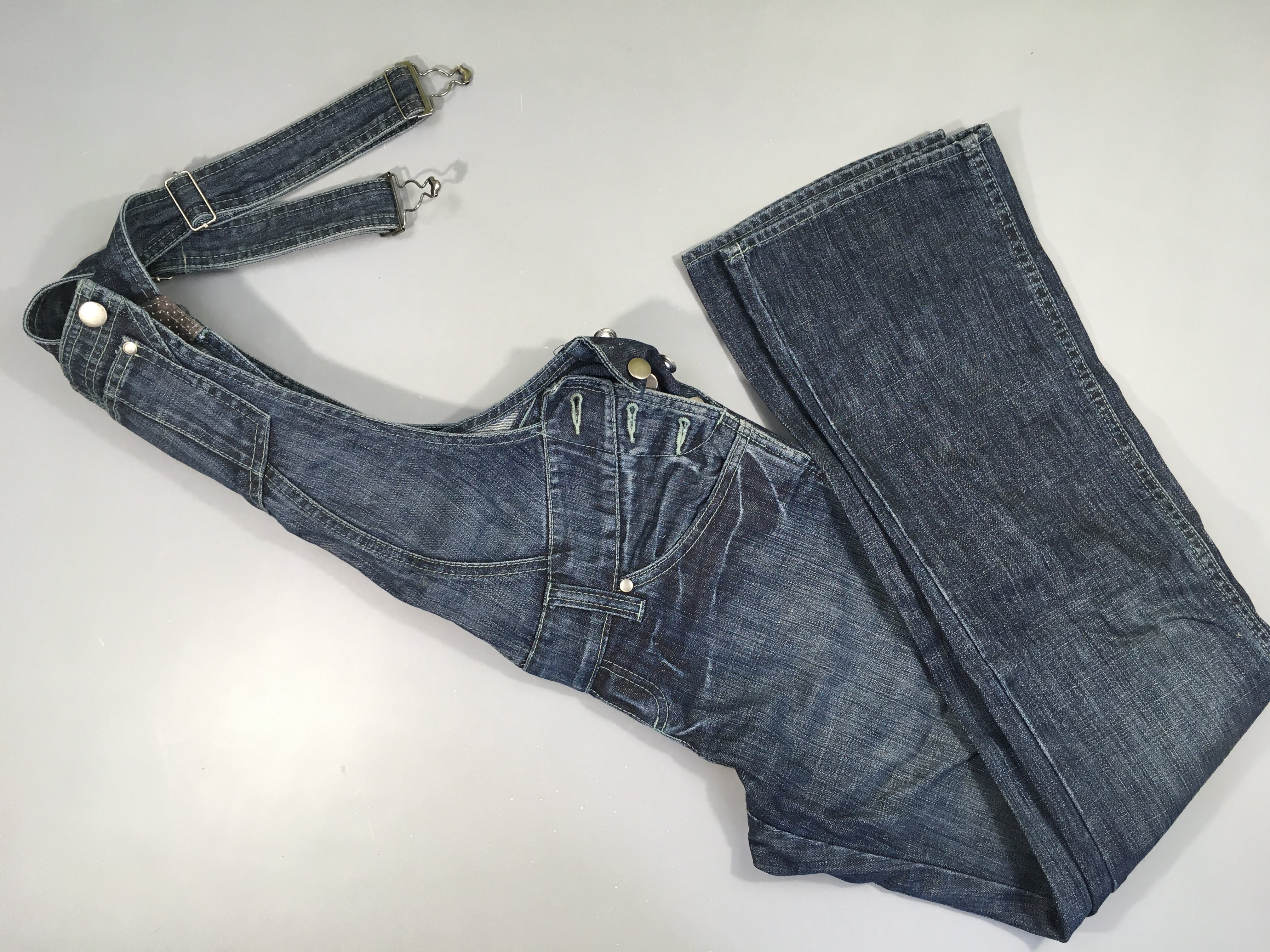 Salopette en jean de grossesse