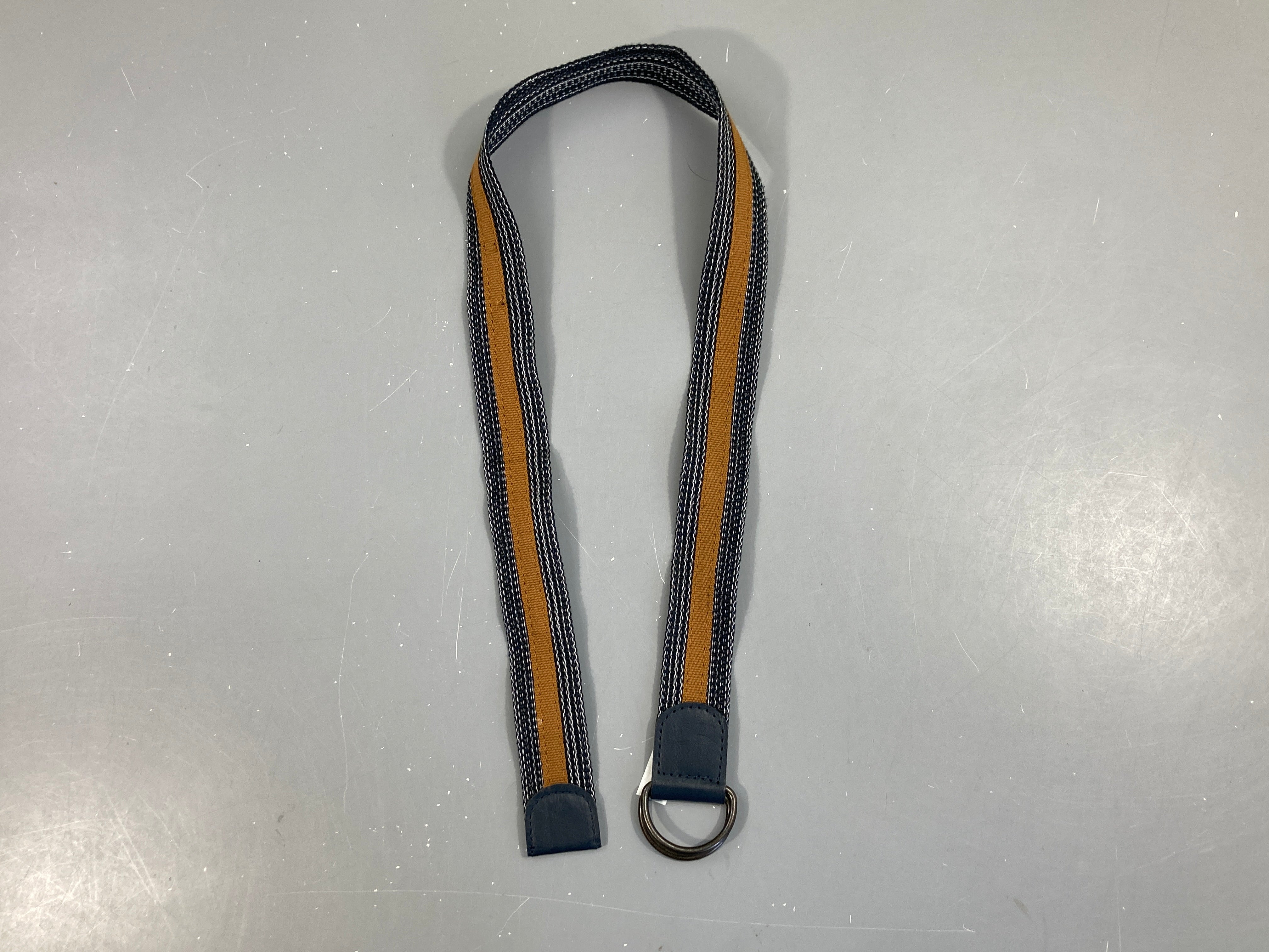 Ceinture bleu foncé brune-Légèrement effilochée arrière coté brun