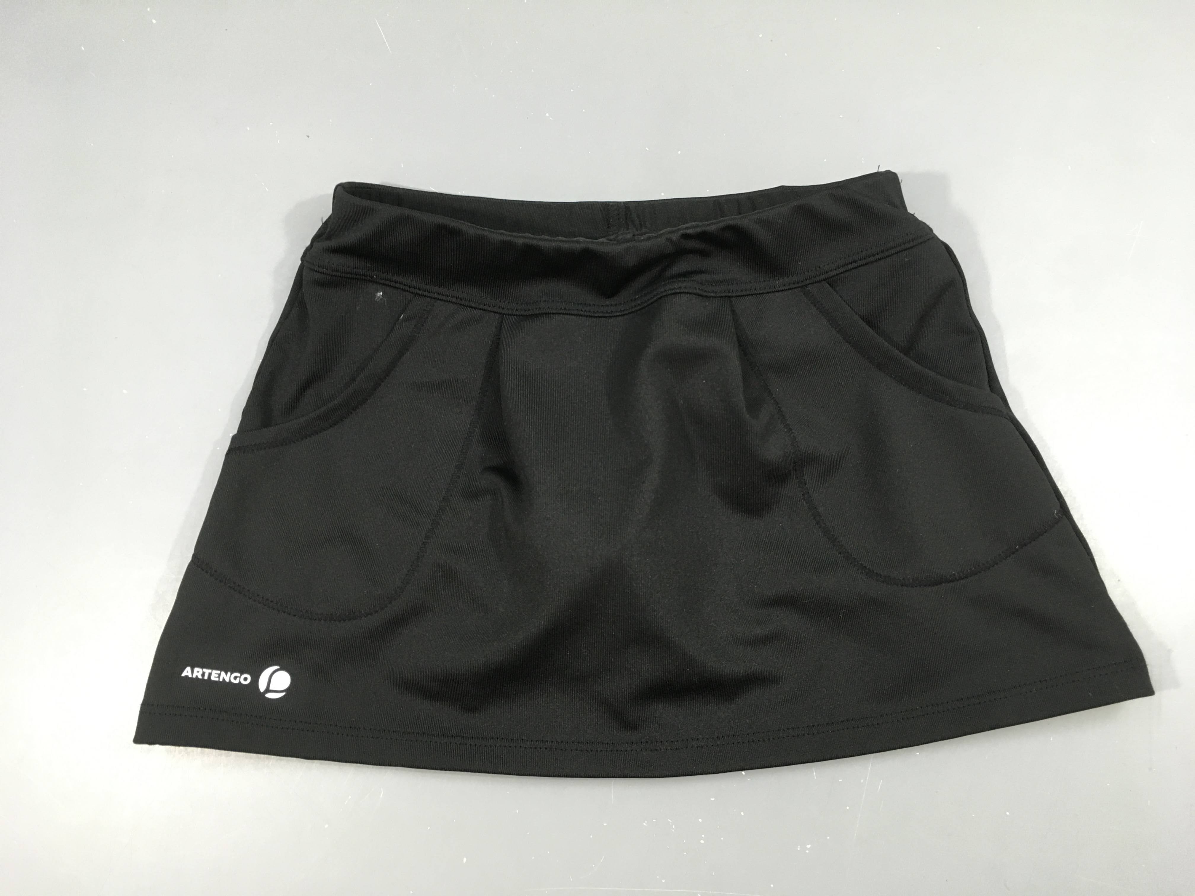 Jupe short noir Artengo-Légère trace blanche poche Taille estimée