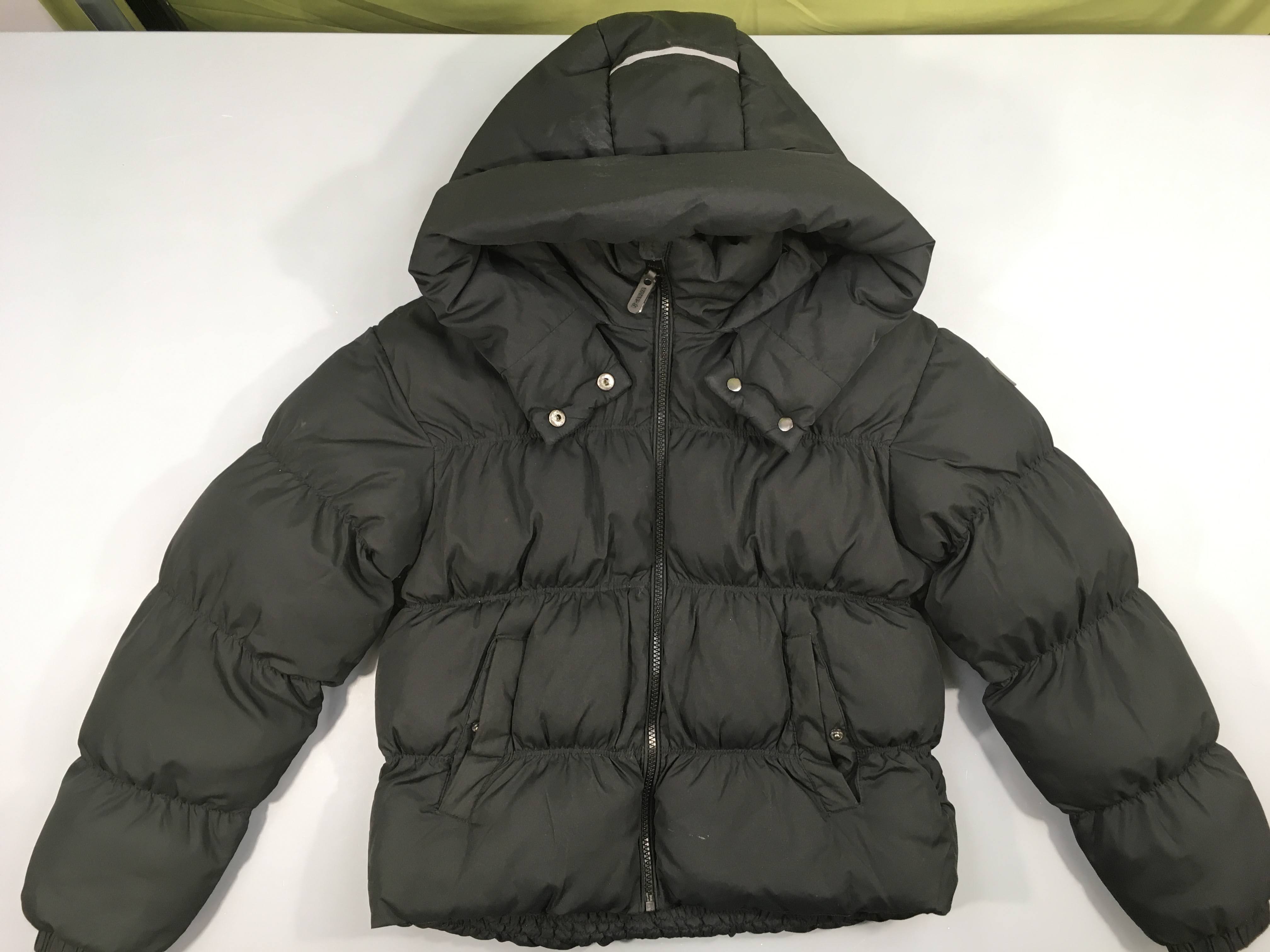 Doudoune à capuche noire