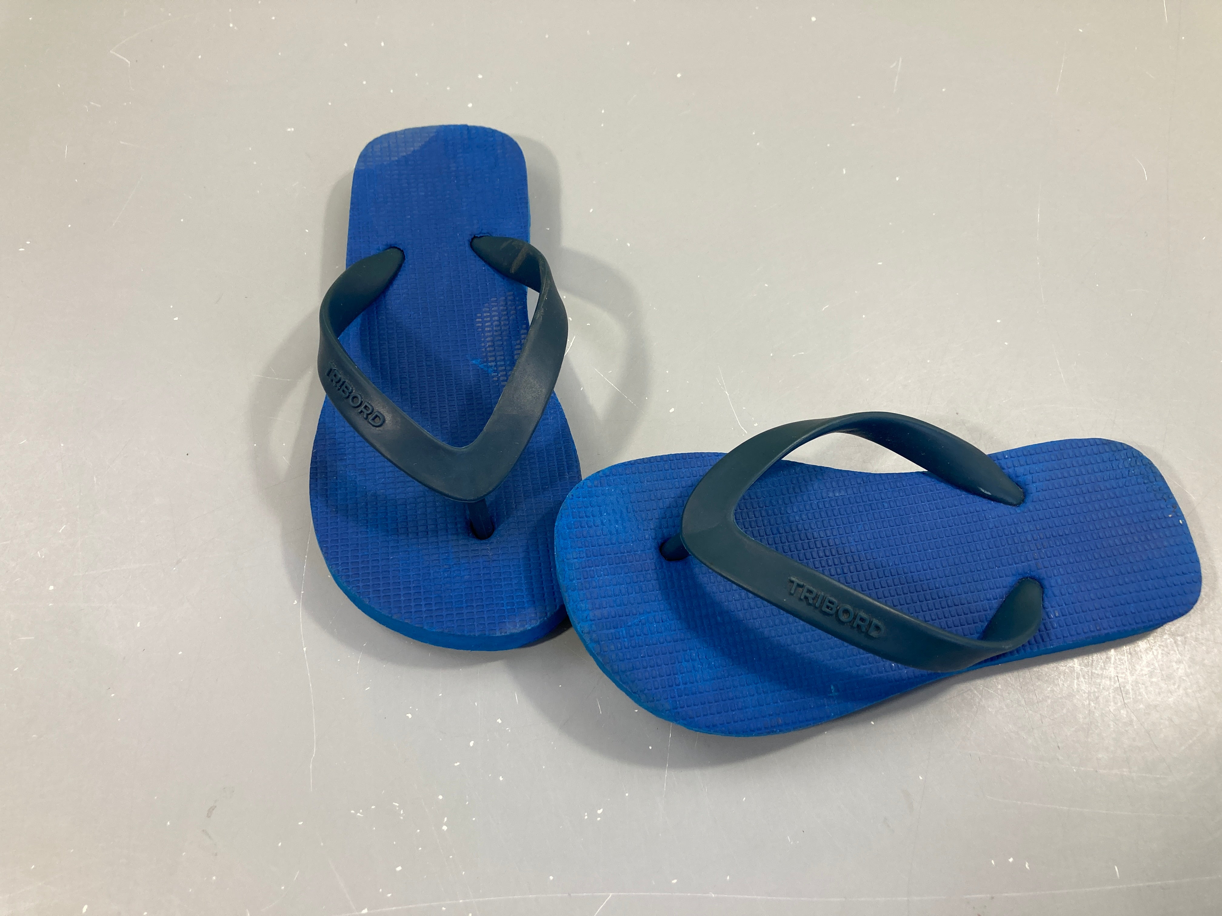Tongs bleues Tribord