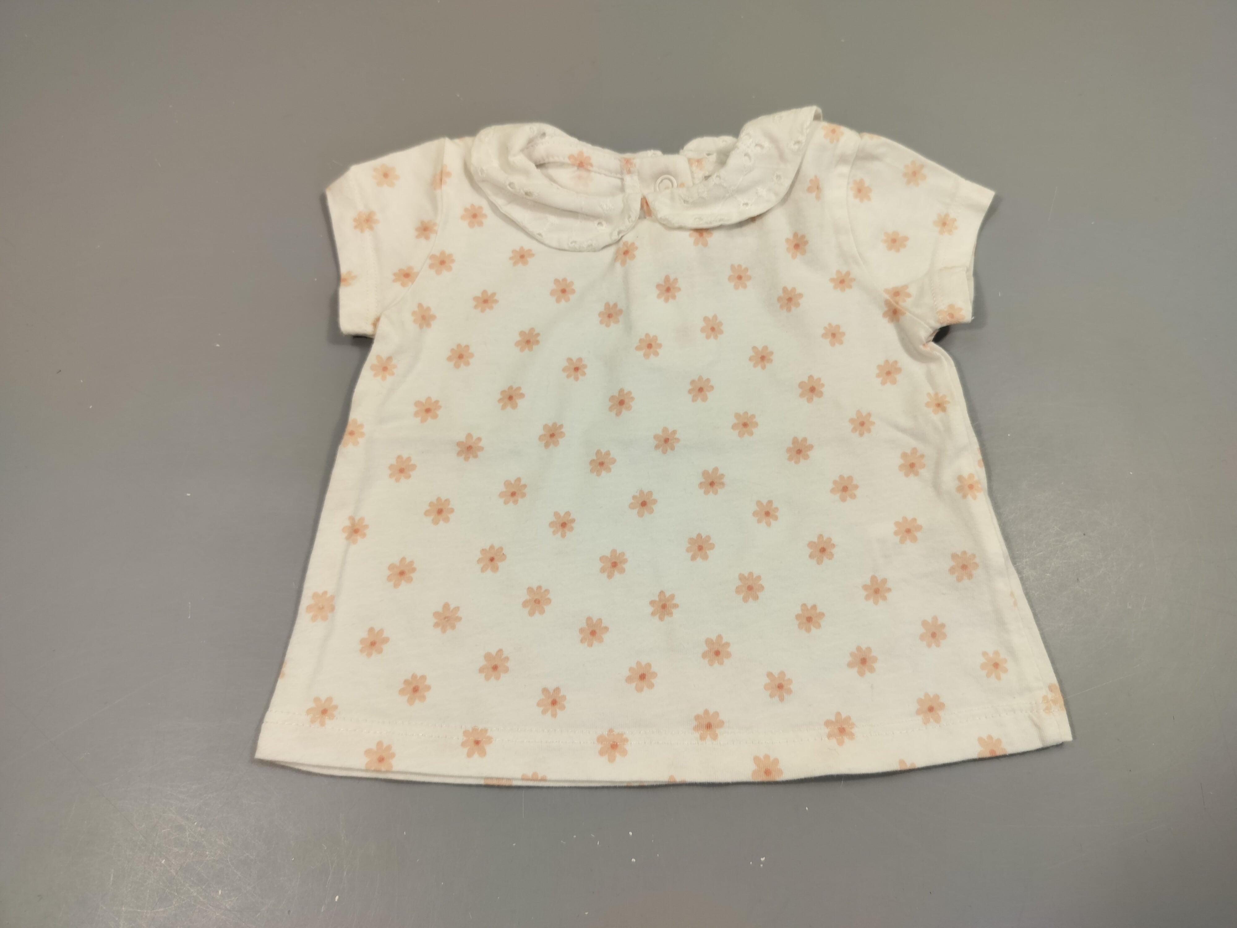 T-shirt m.c blanc fleurs roses, col dentelle 100% coton