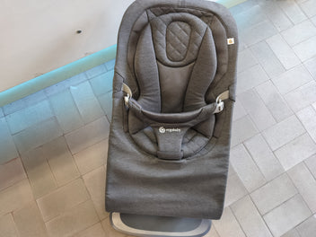 Relax 3 en 1 Evolve d'Ergobaby. Idéal pour le dos de bébé.  https://ergobaby.fr/the-transat-3-en-1-evolve