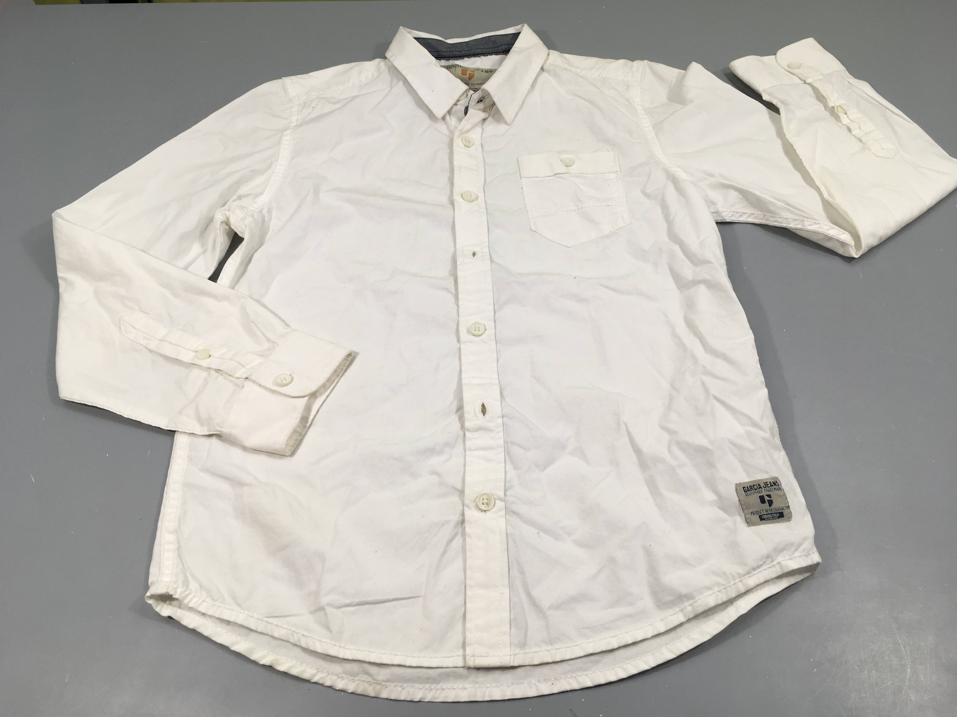 Chemise m.l blanche, quelques taches, à relaver