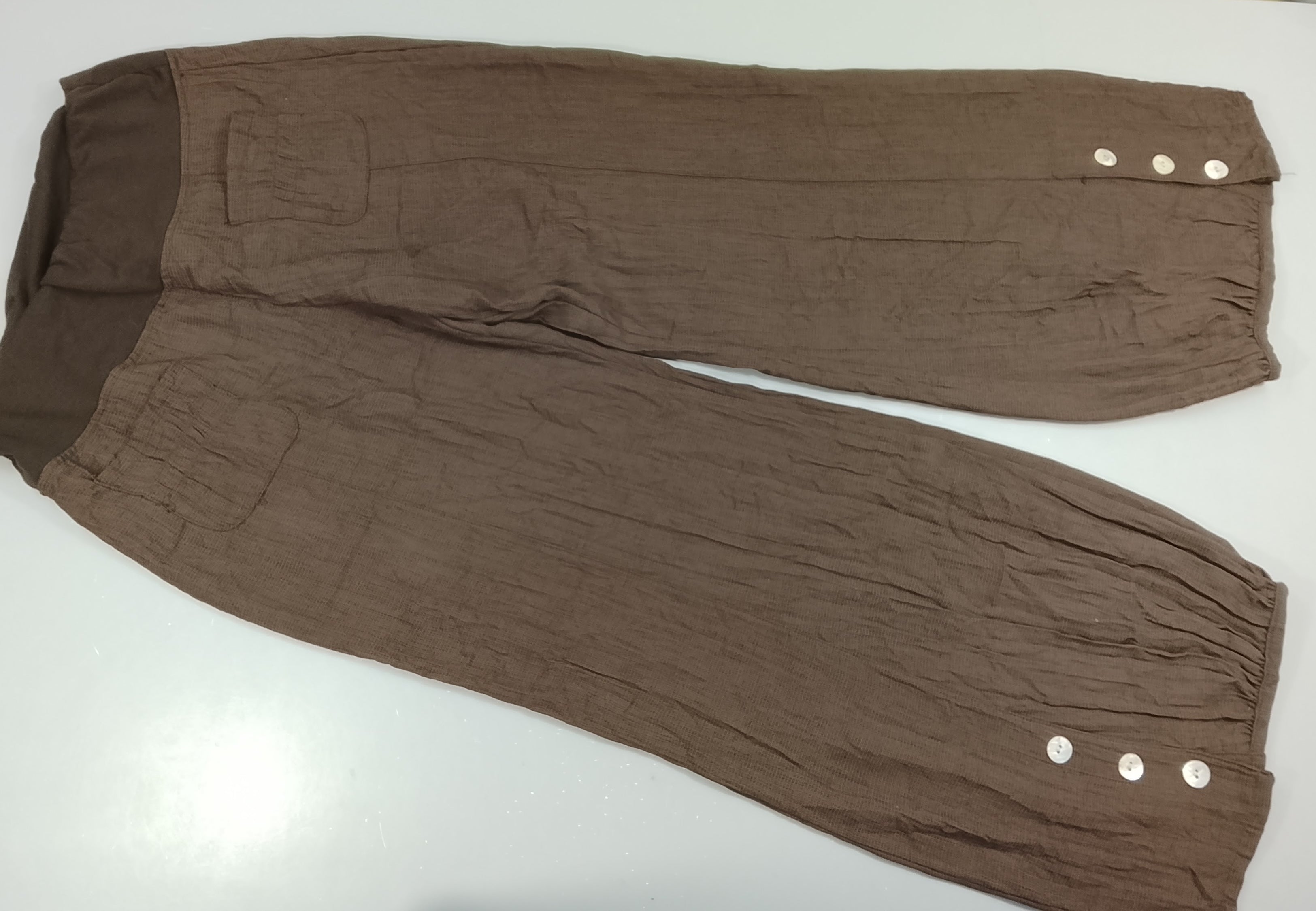 Pantalon Cassis brun fluide, boutons sur le dessous, Taille élastique (38)