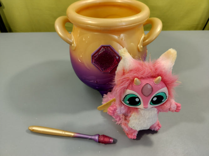 Magic Mixie peluche rose + chaudron, ( à testeravec piles) manques quelques accessoires, moins cher chez Petit Kiwi