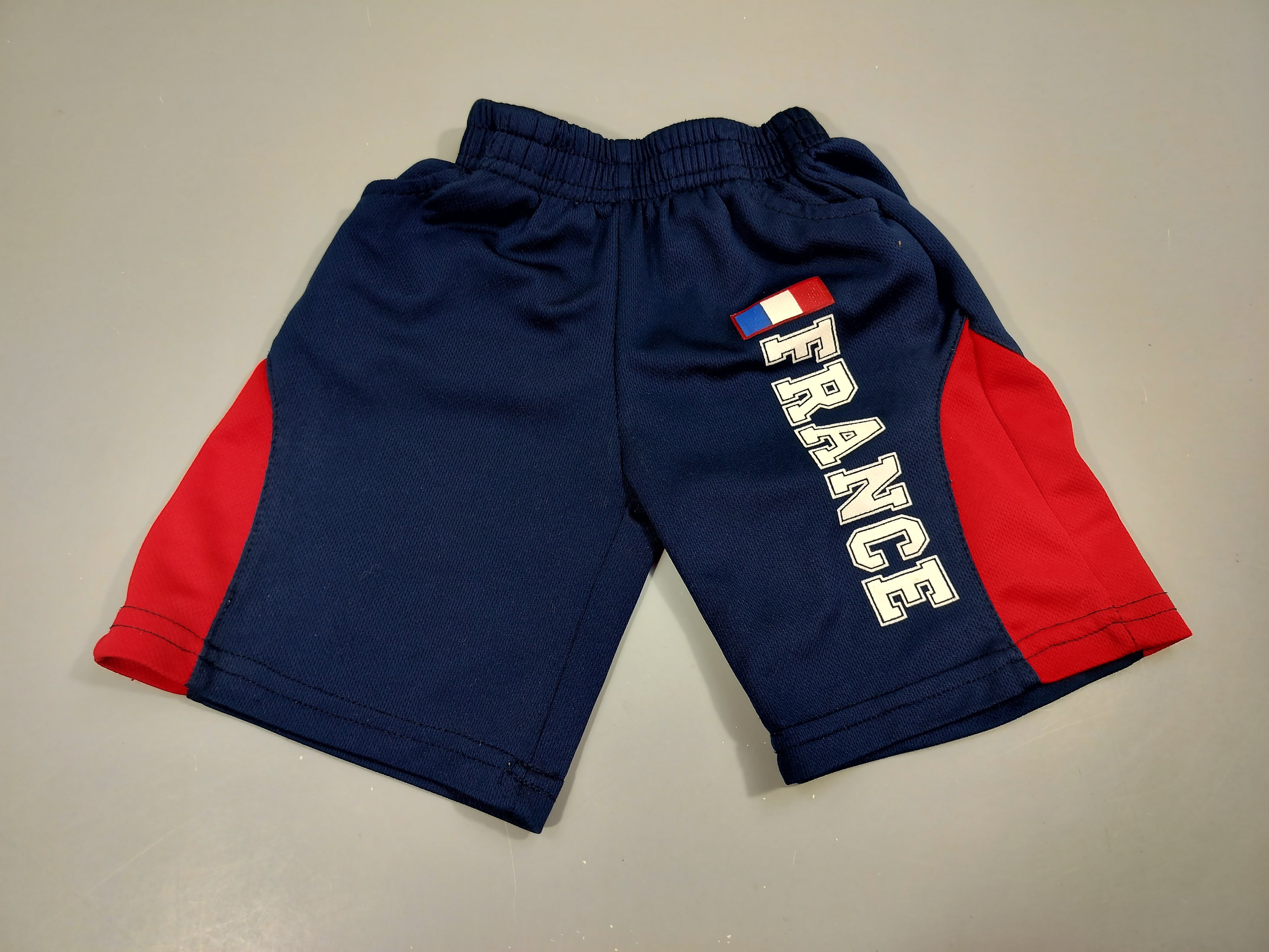 Short de sport bleu marine , rouge, blanc 