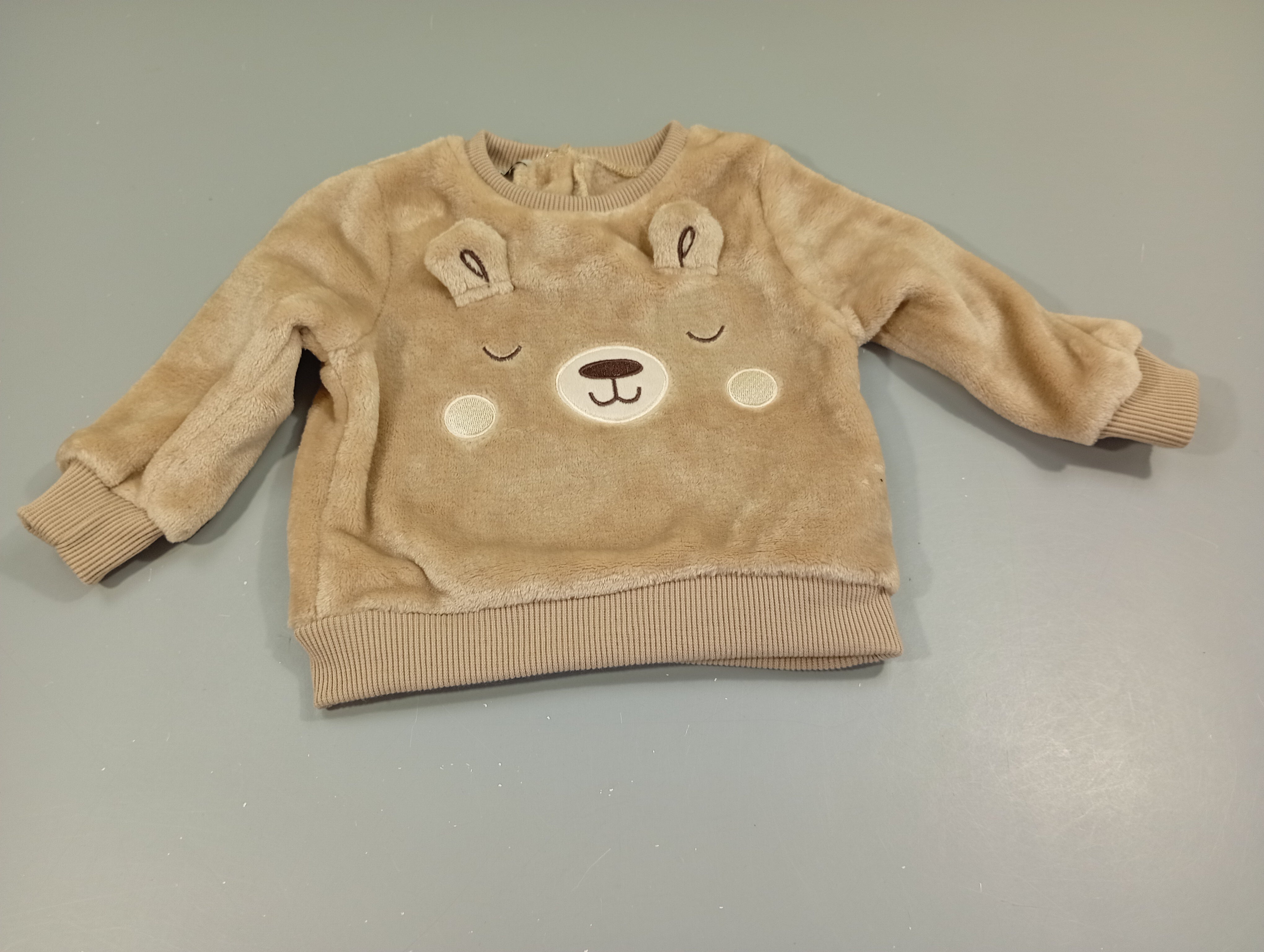Pull velours beige , tête d'ours