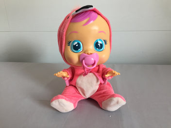 Lala la poupée qui pleure (elle fait le bruit mais verse peu de larmes)- vendue sans les piles
