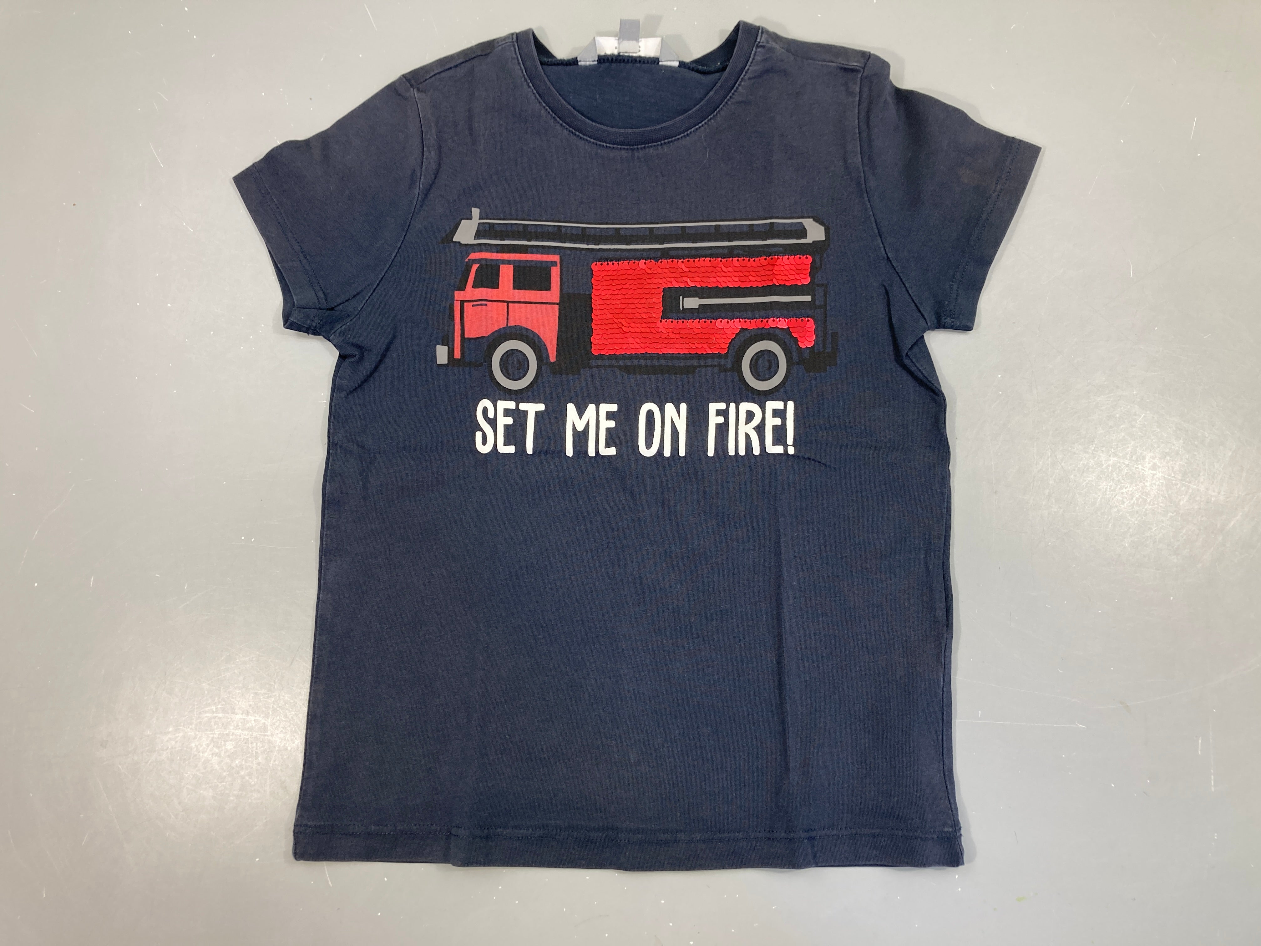 T-shirt m.c bleu foncé Pompier sequins