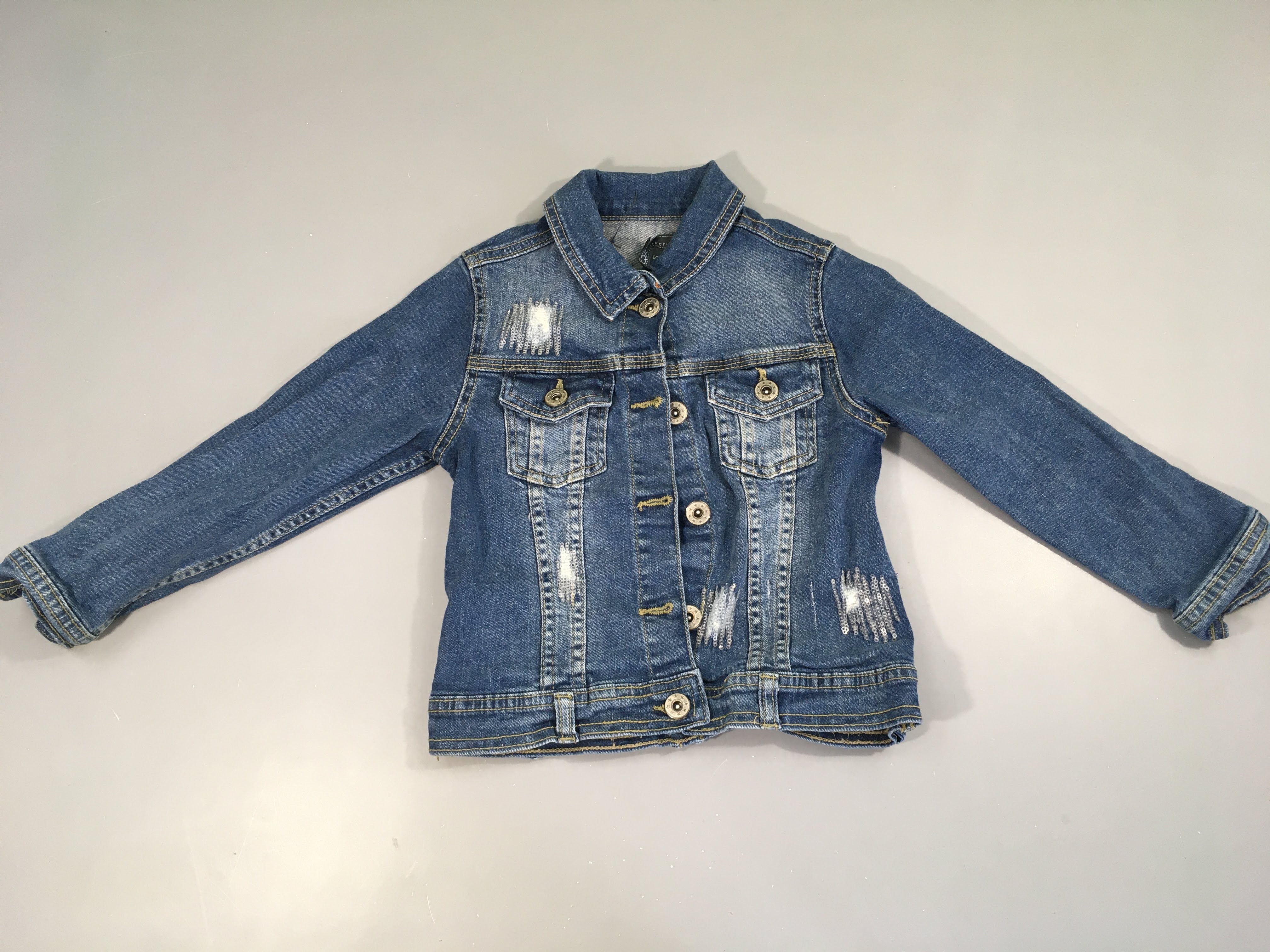 Veste en jean sequins effet éraillés