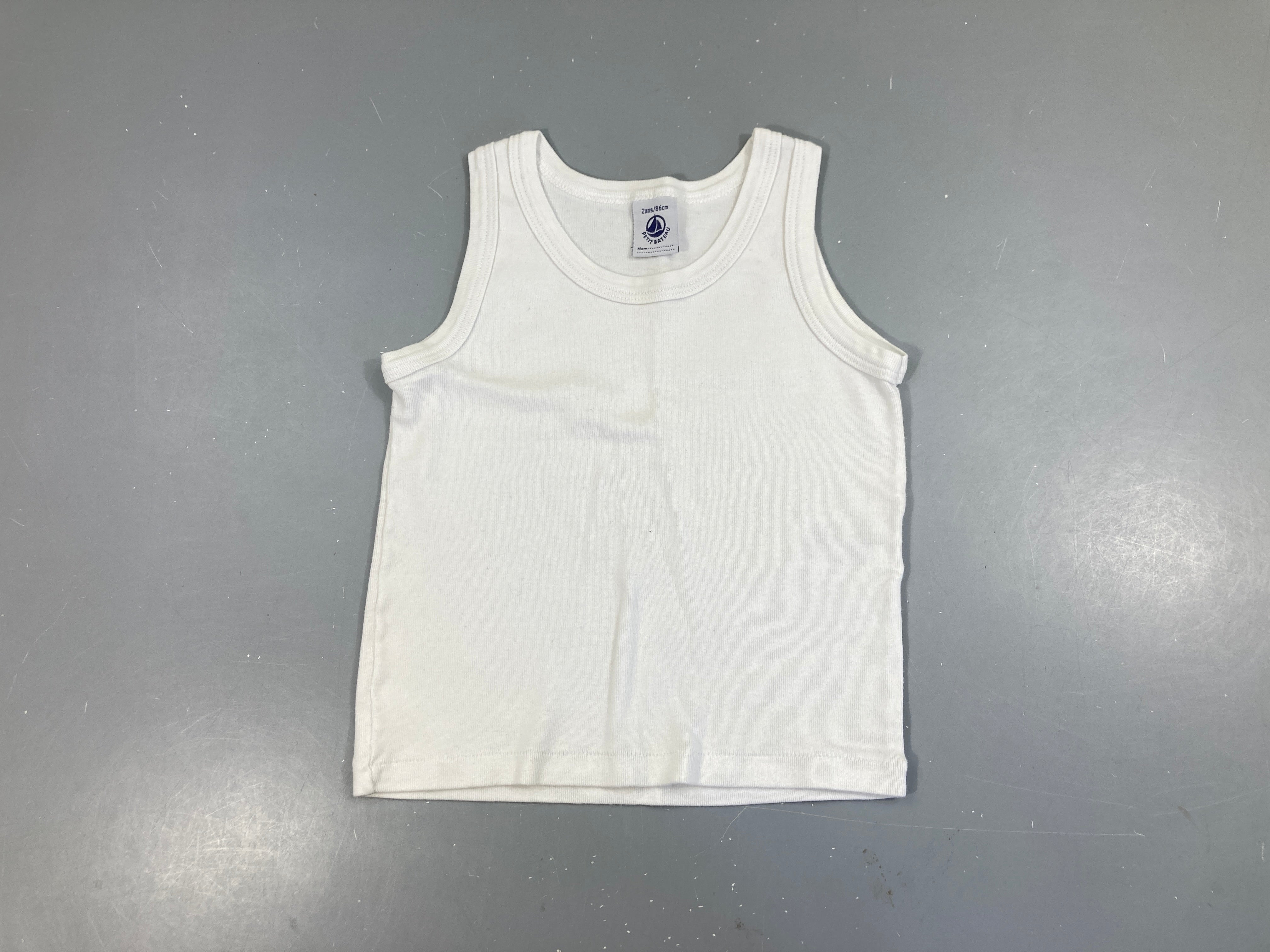 Chemisette blanche légèrement boulochée