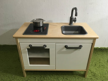 Cuisine IKEA en bois DUKTIG