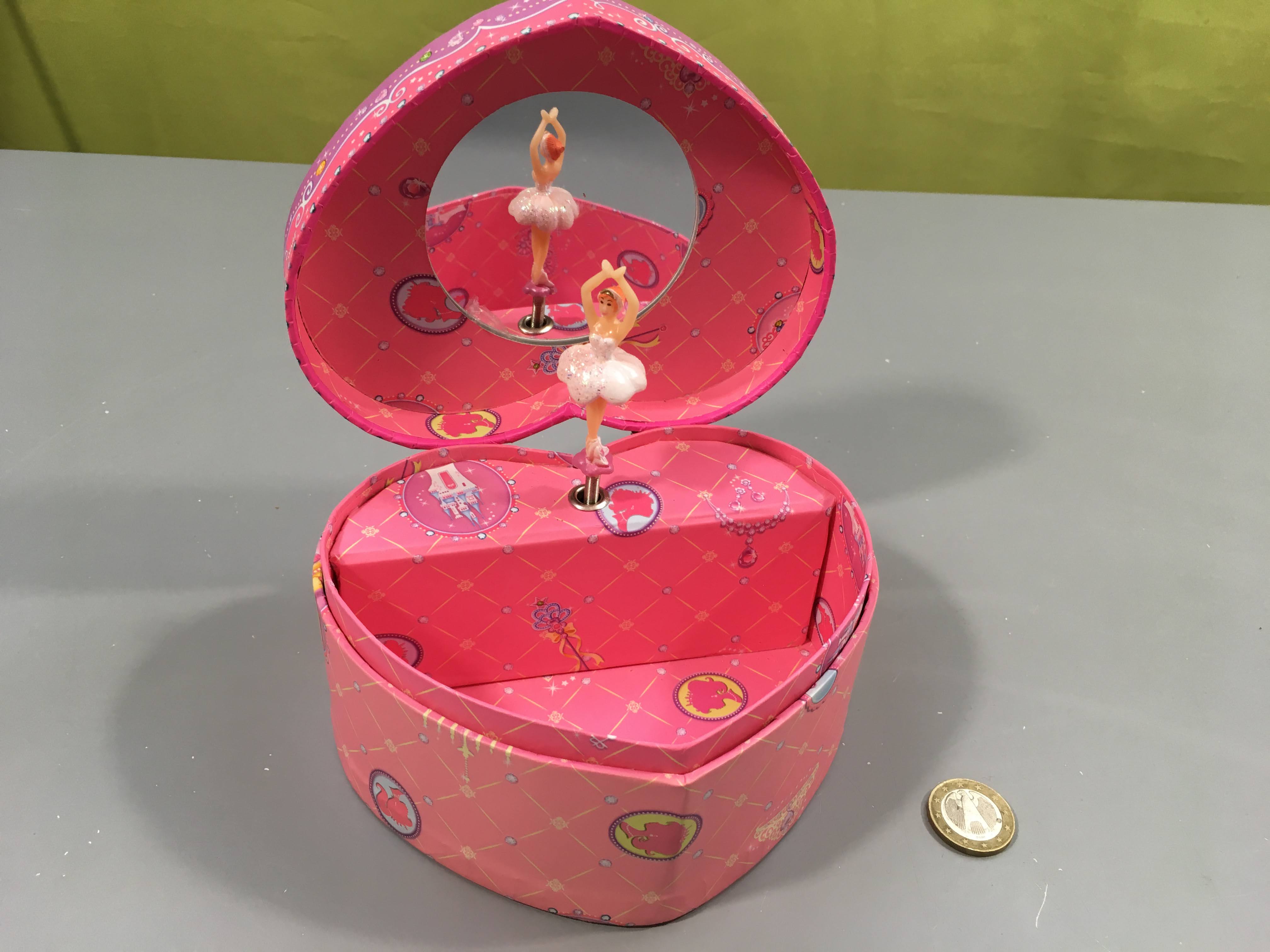 Boîte à bijoux musicale danseuse en forme de coeur