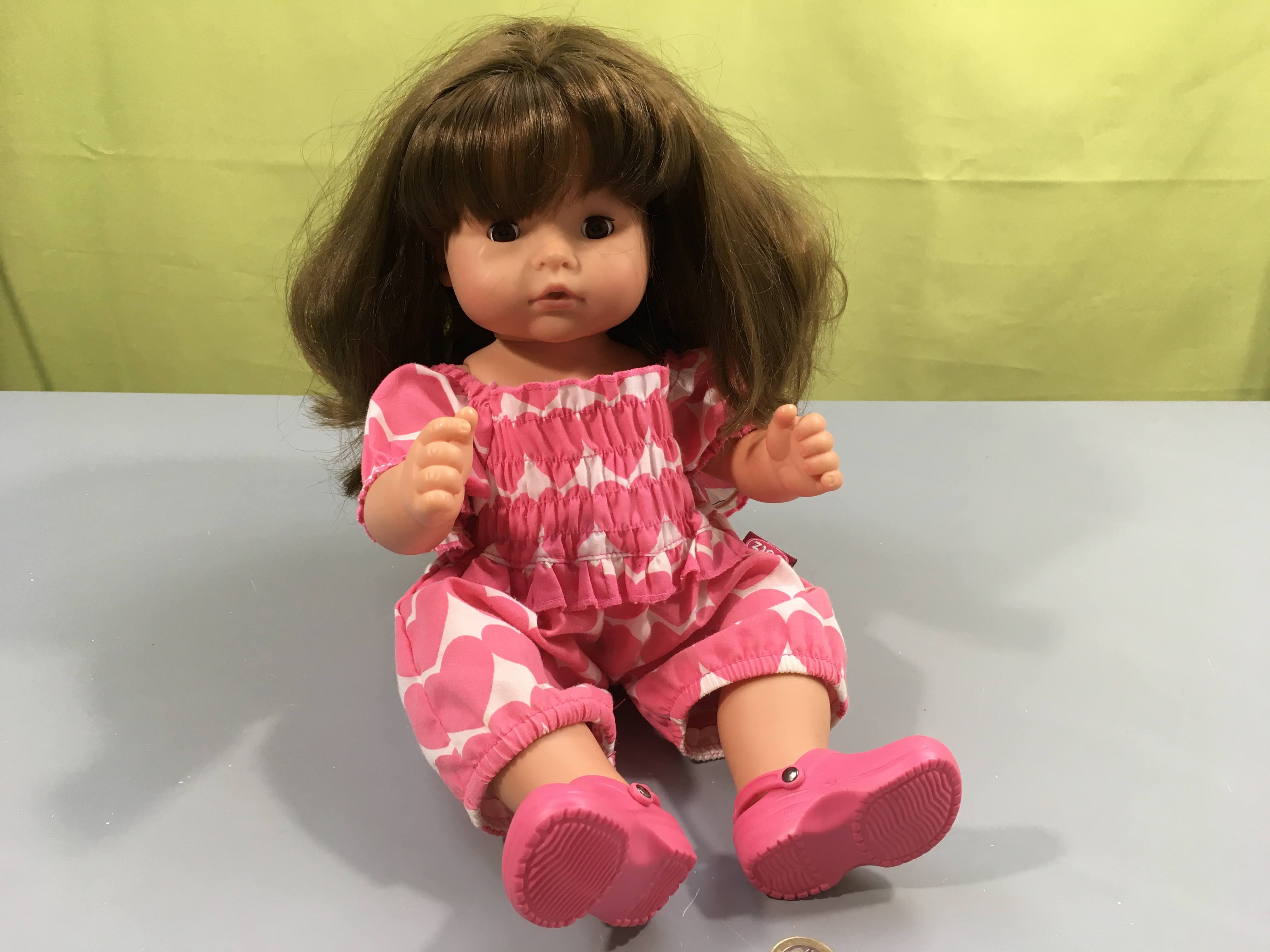 Poupée avec sabots style Crocs, Götz