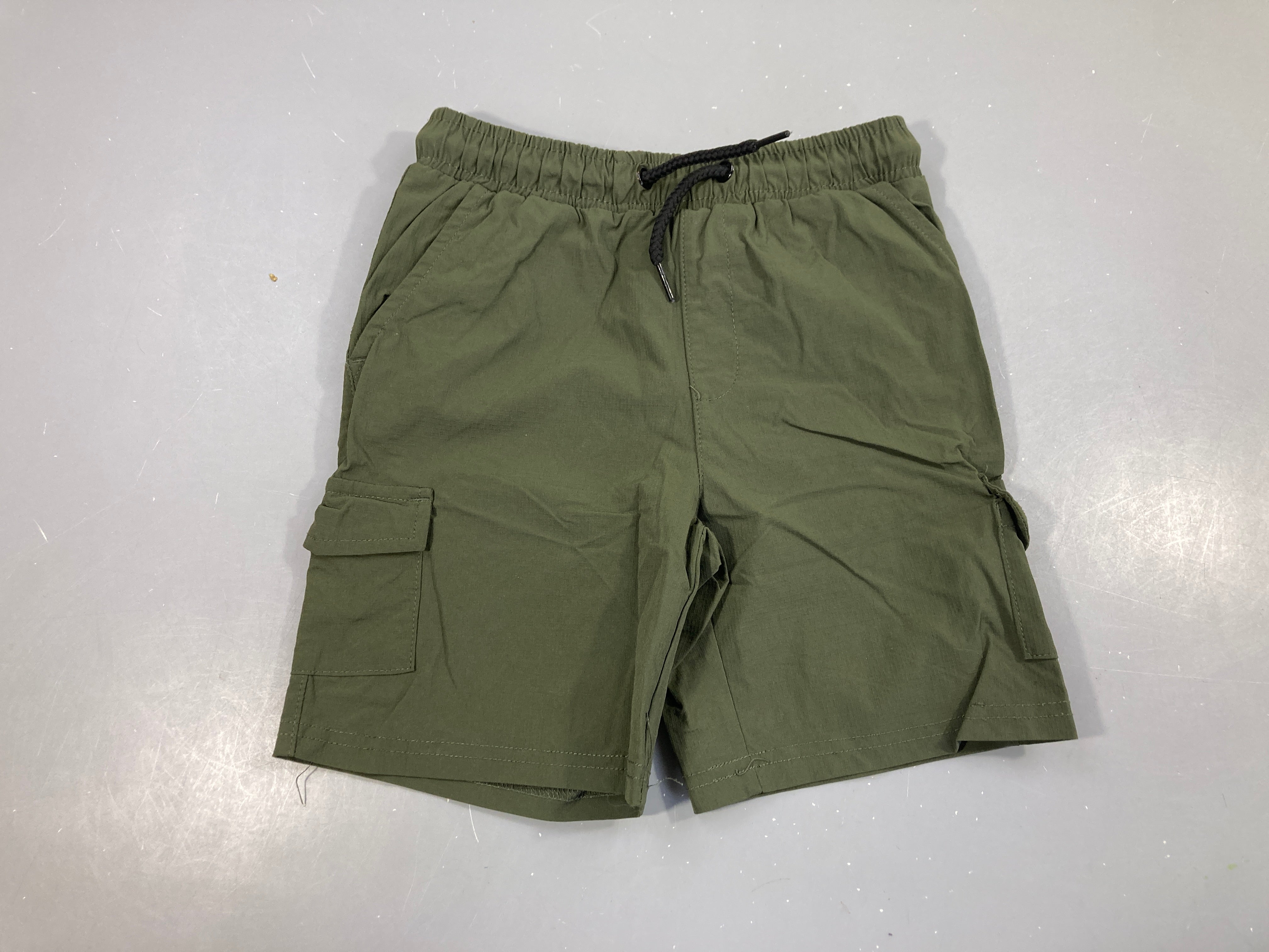 Bermuda de randonnée vert