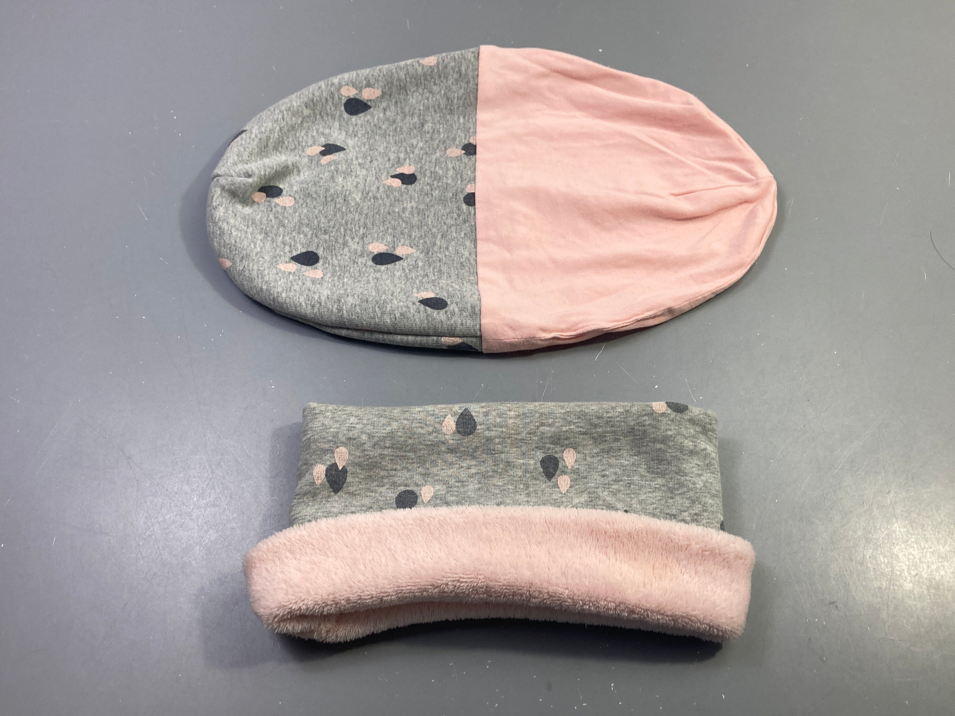 Bonnet et snood gris pois rose molleton doublé polar