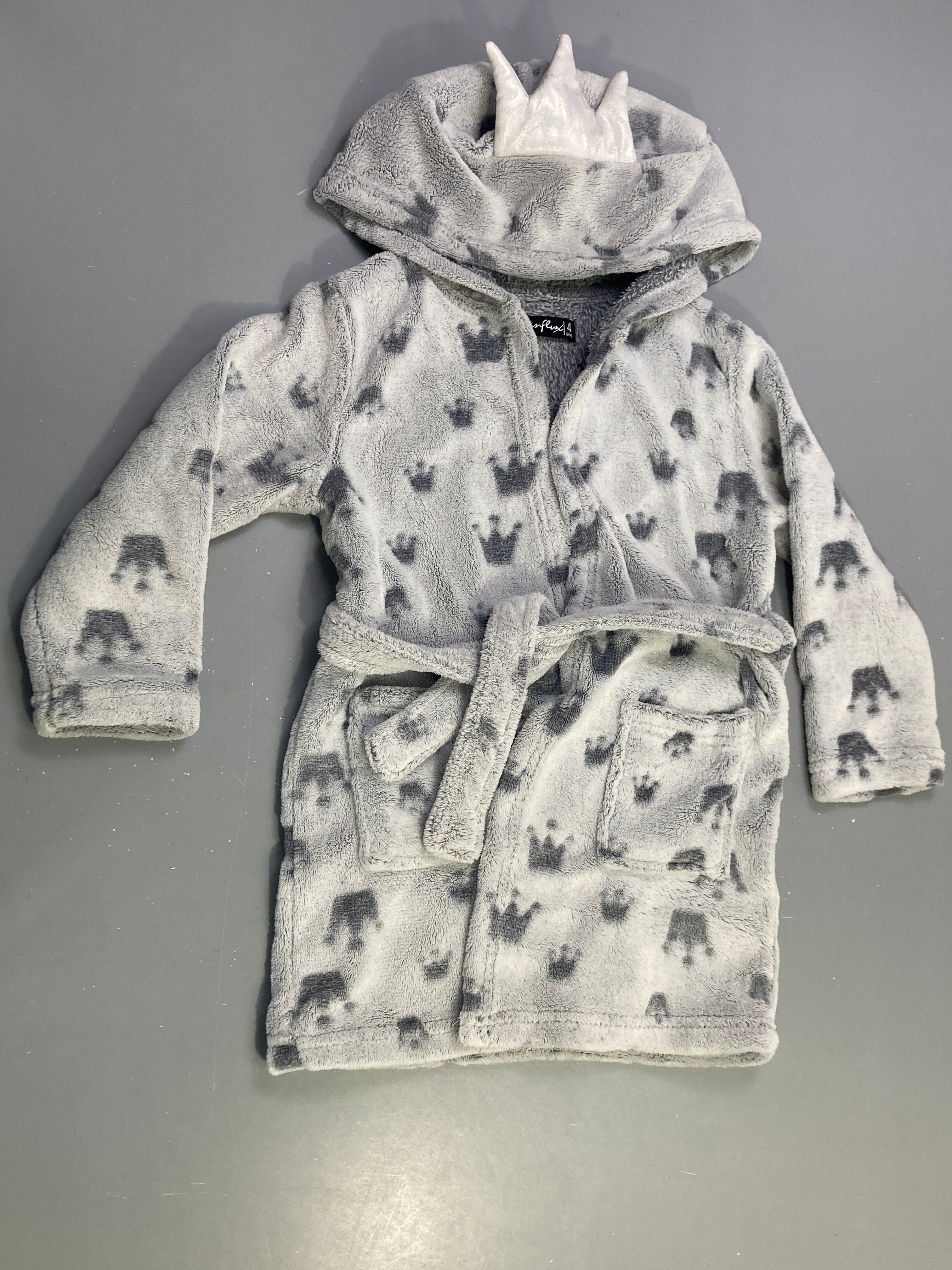 Peignoir gris couronnes capuche polaire