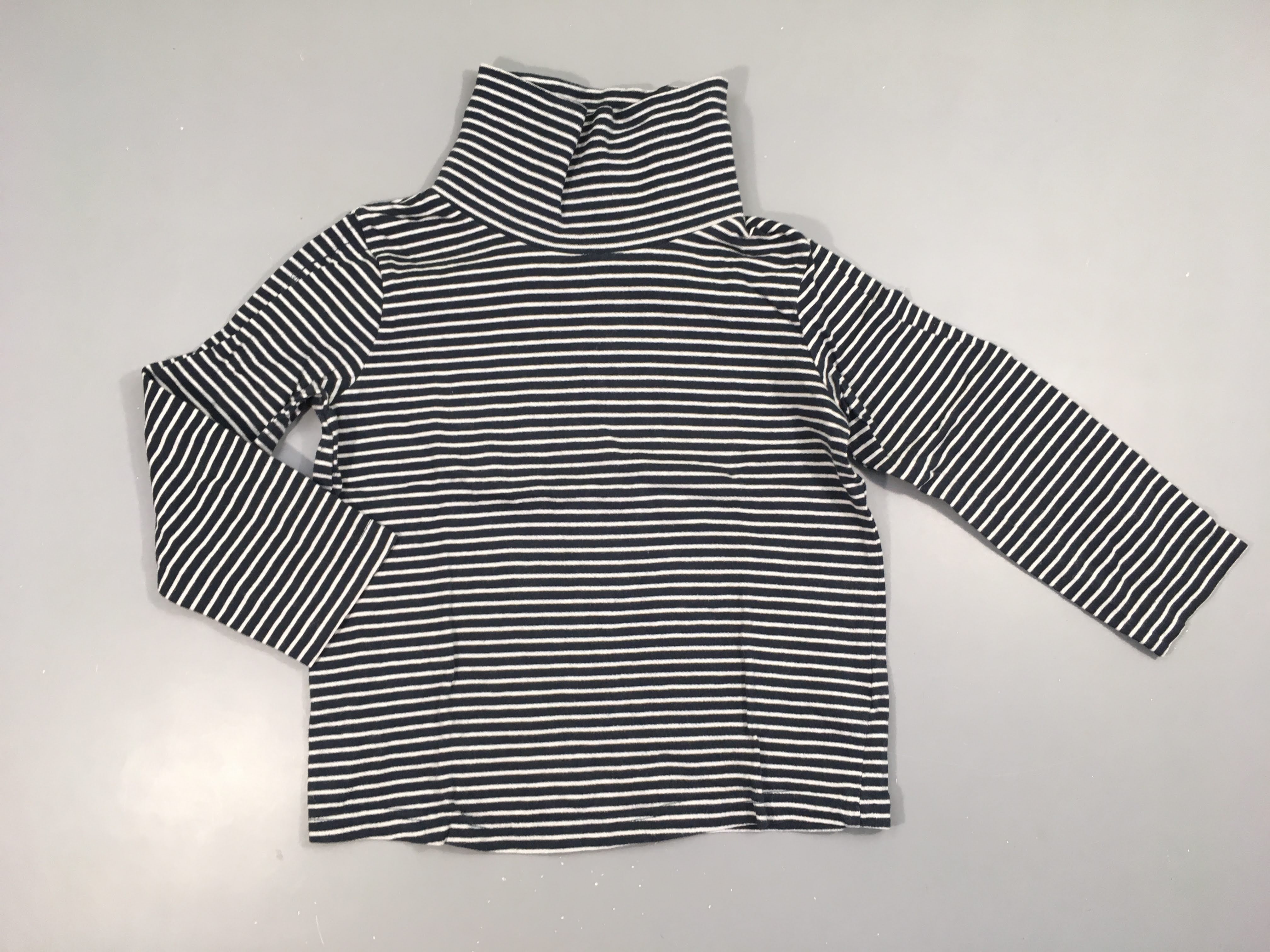 T-shirt m.l col roulé bleu foncé rayé blanc