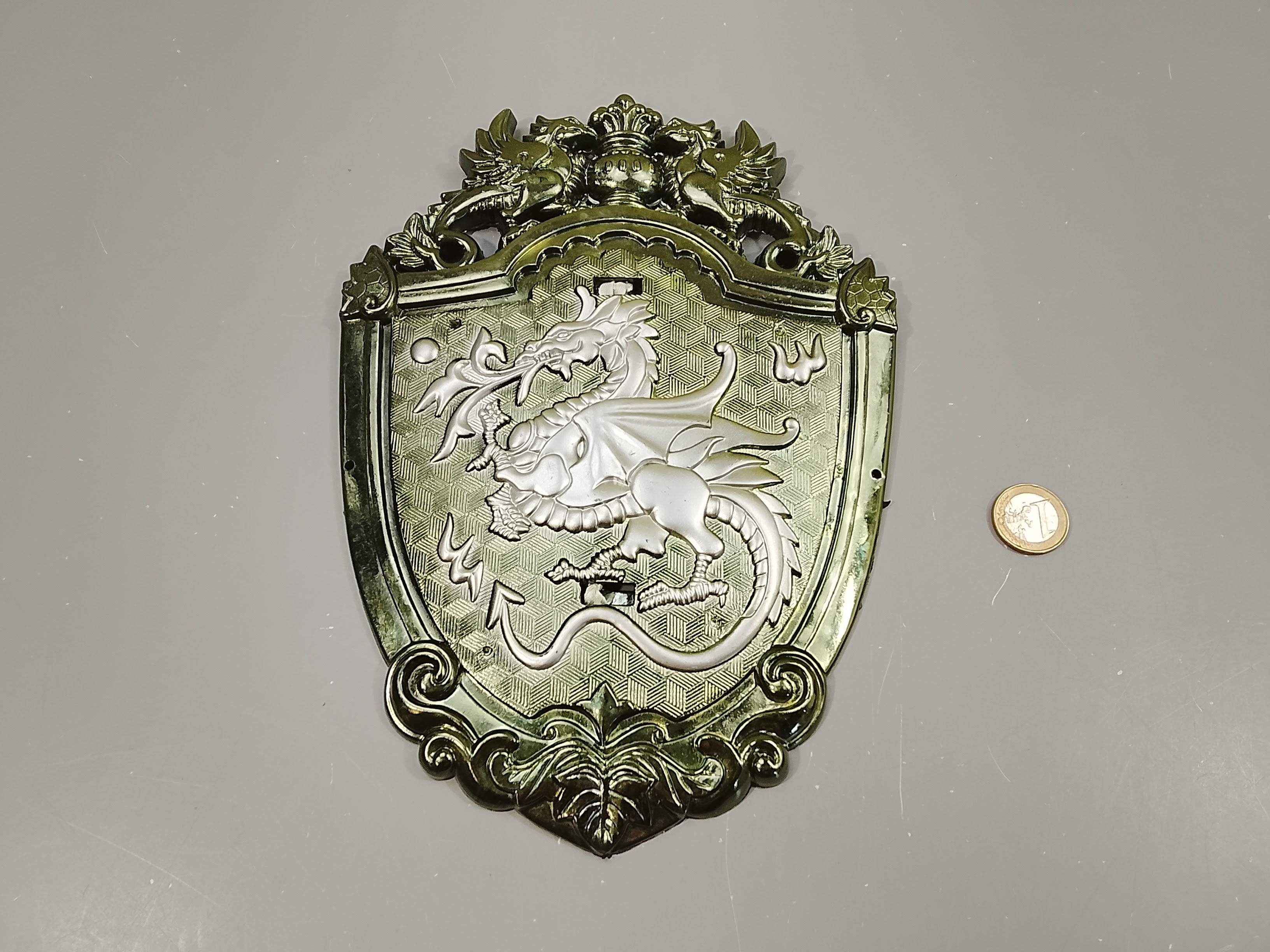 Bouclier style médiéval, ornement dragon