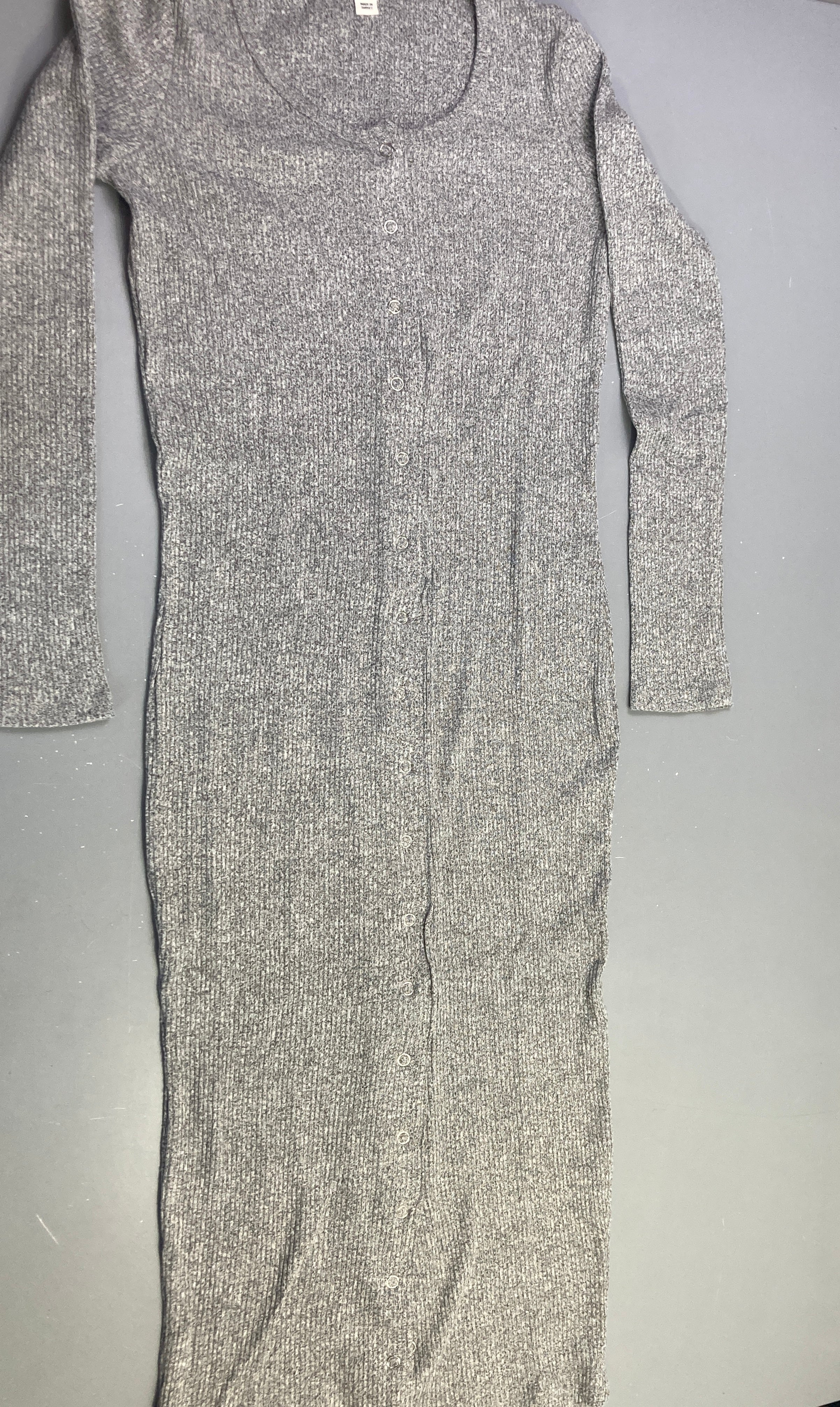 Robe longue gris tricot côtelé boutonné