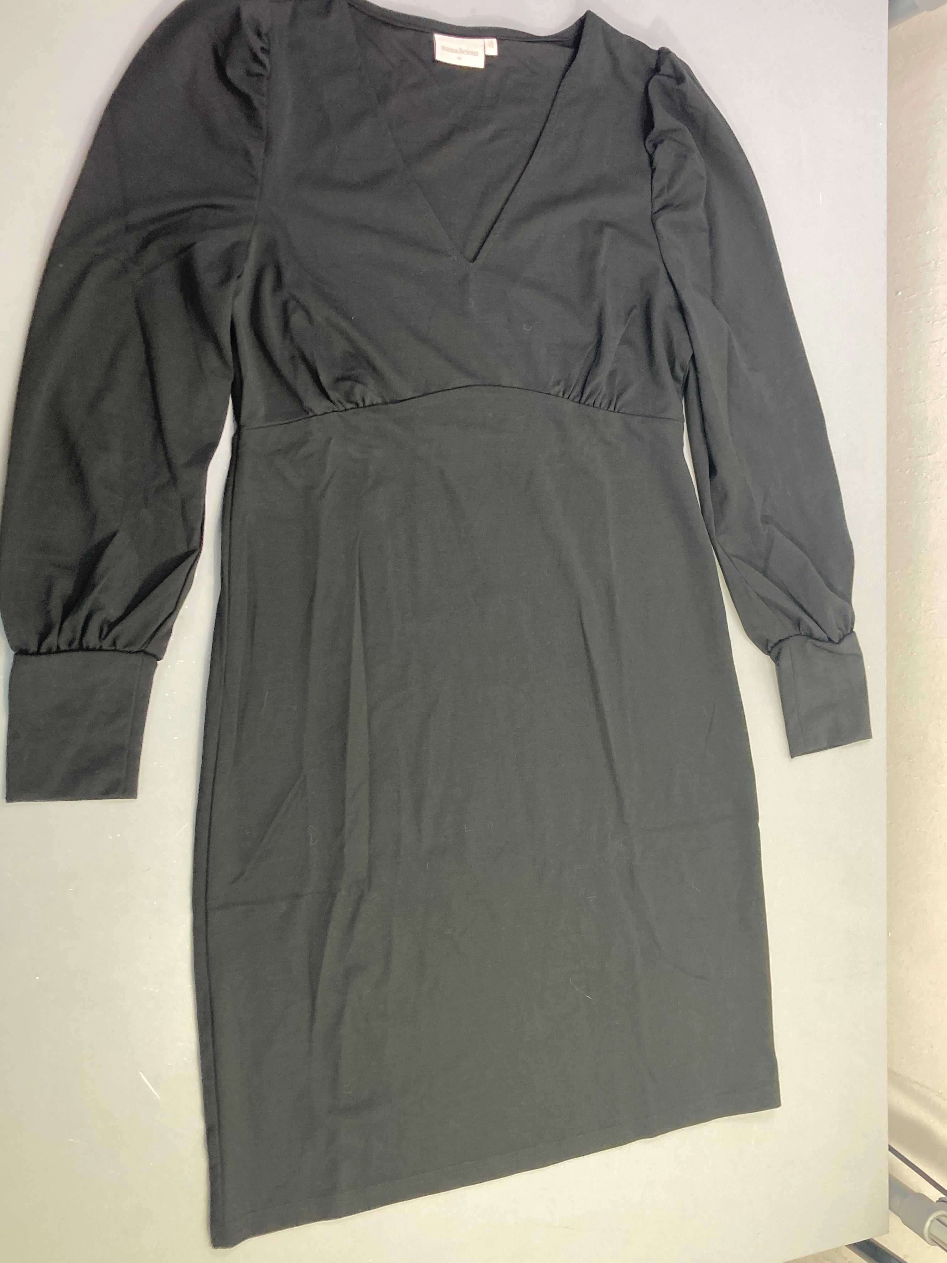 Robe m.l noire manches bouffantes