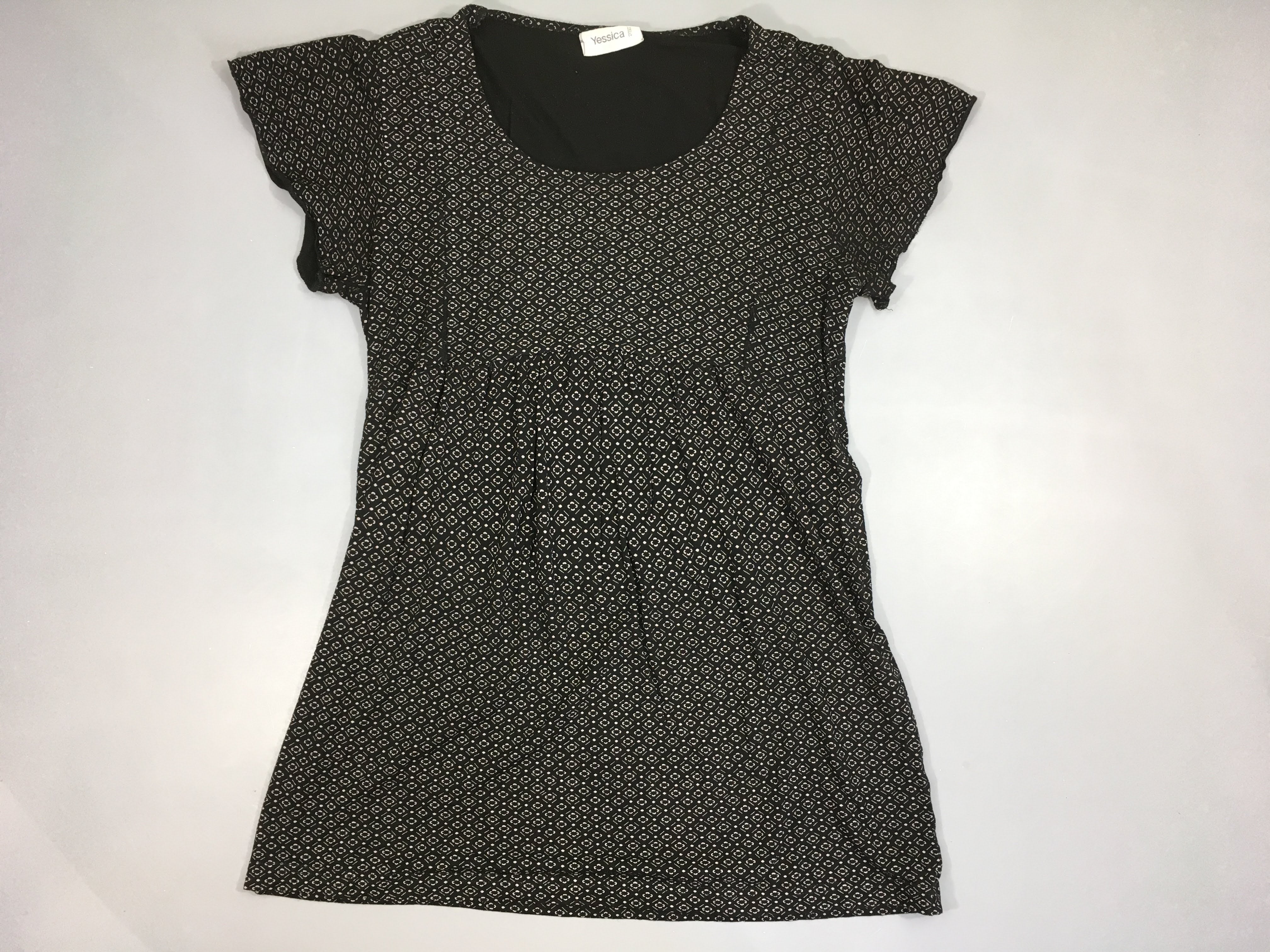 T-shirt m.c noir motifs géométriques gris clairs