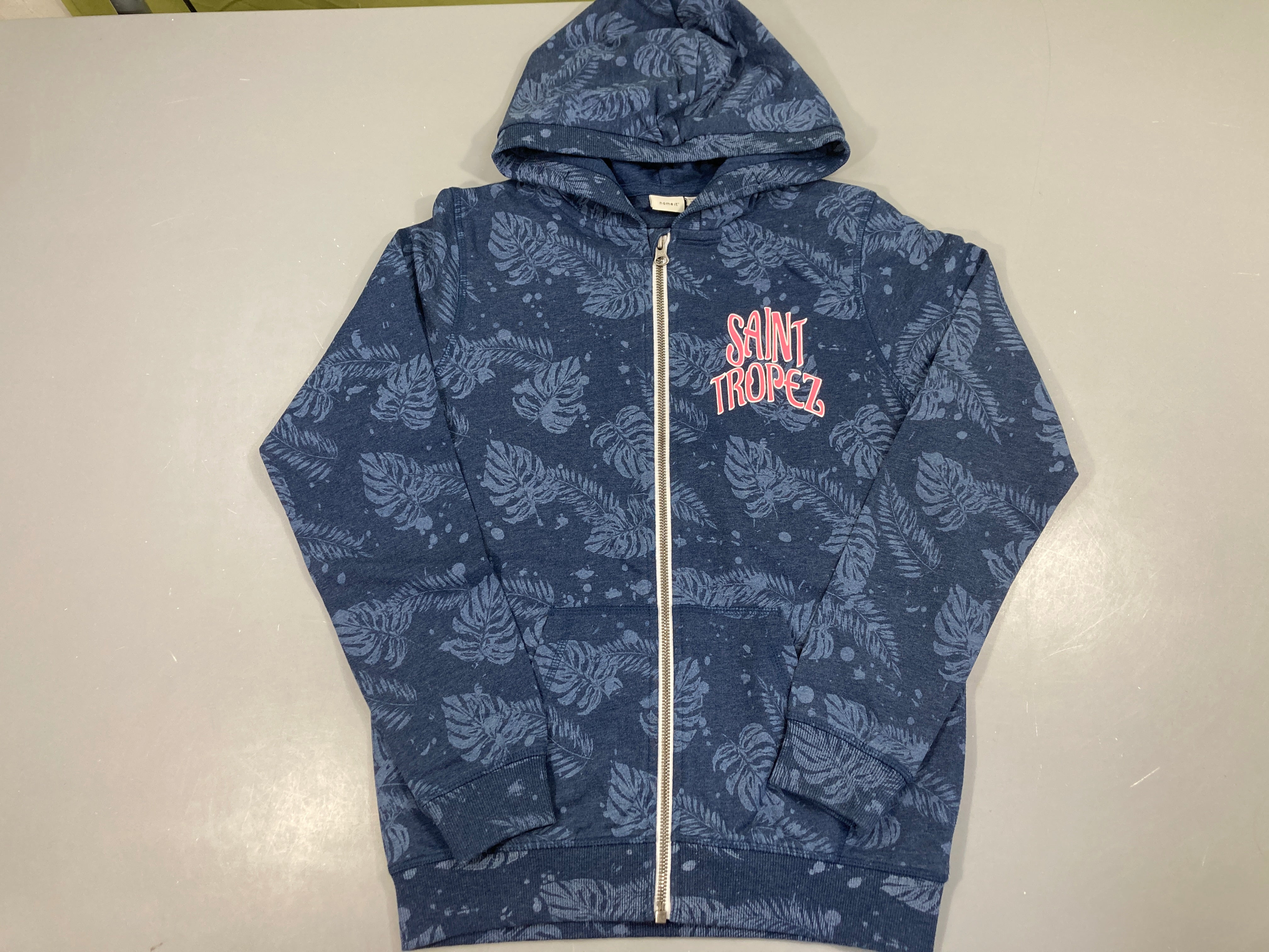 Sweat zippé à capuche bleu feuillage St Tropez