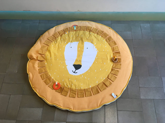 Tapis de jeu Trixie lion avec arche .  Fermeture de l'emballage en plastique cassée, moins cher chez Petit Kiwi