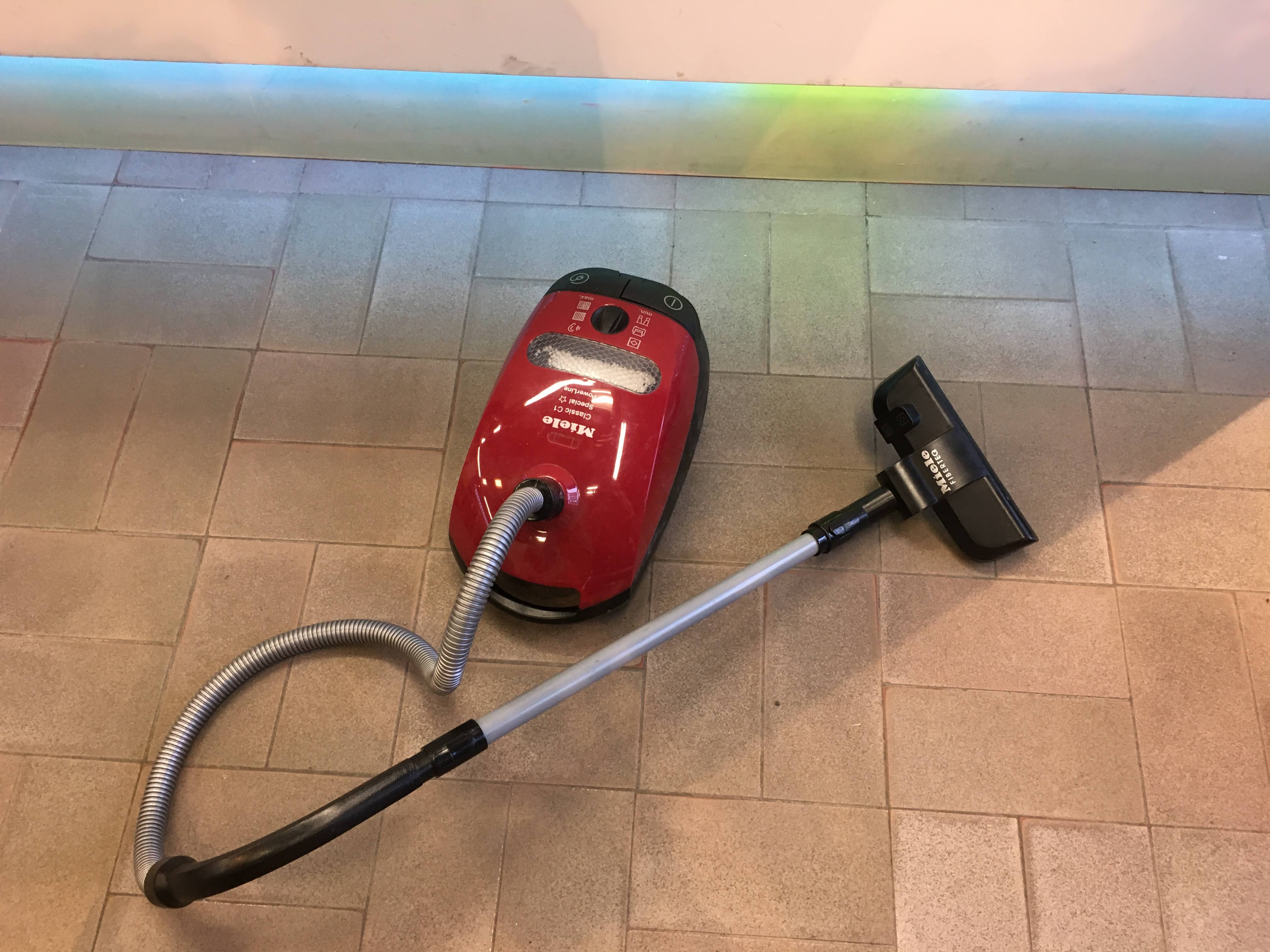 Jouet aspirateur Miele rouge