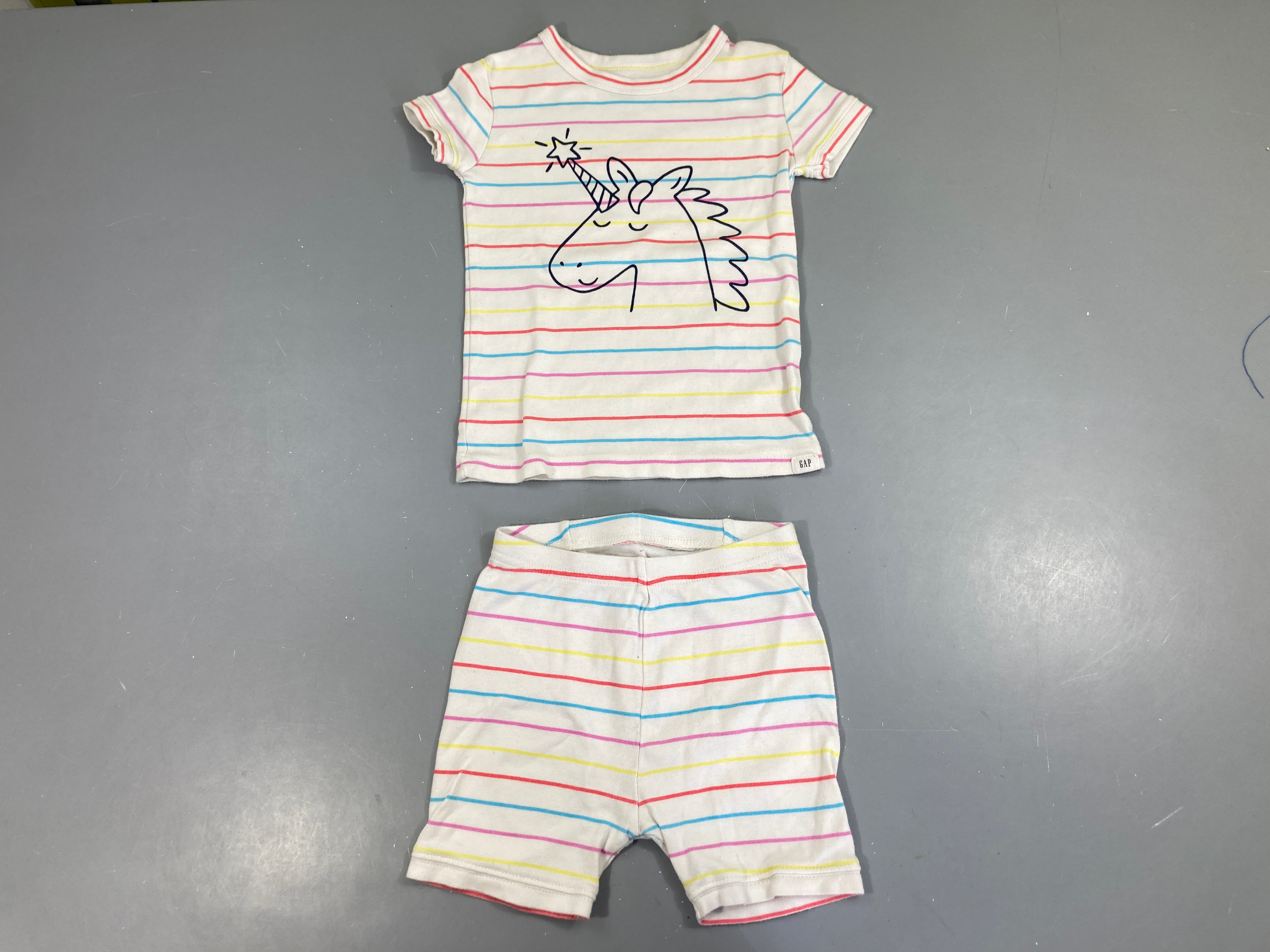 Pyjashort 2pcs jersey blanc rayé licorne, légèrement bouloché