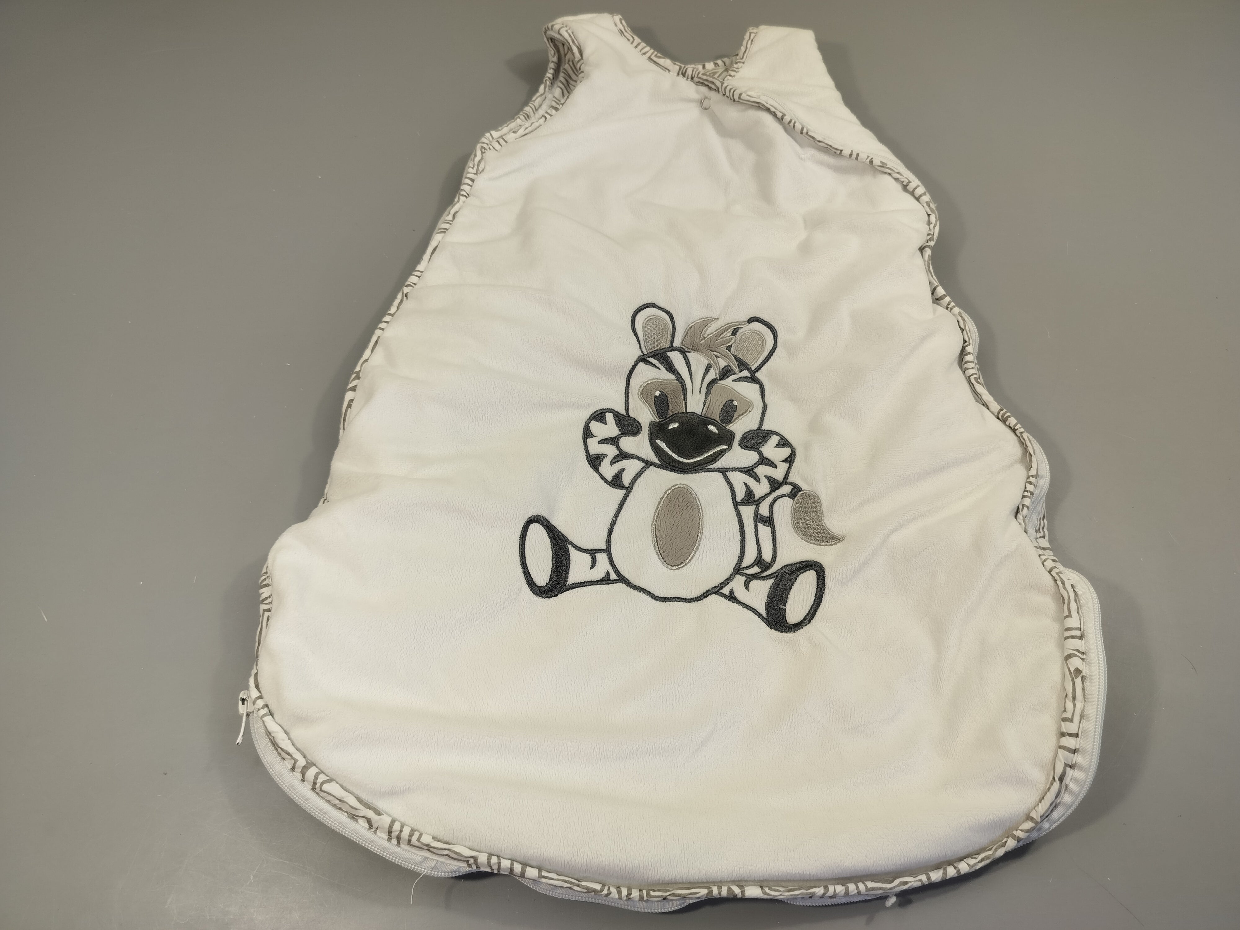 Sac de couchage s.m  velours blanc , zèbre