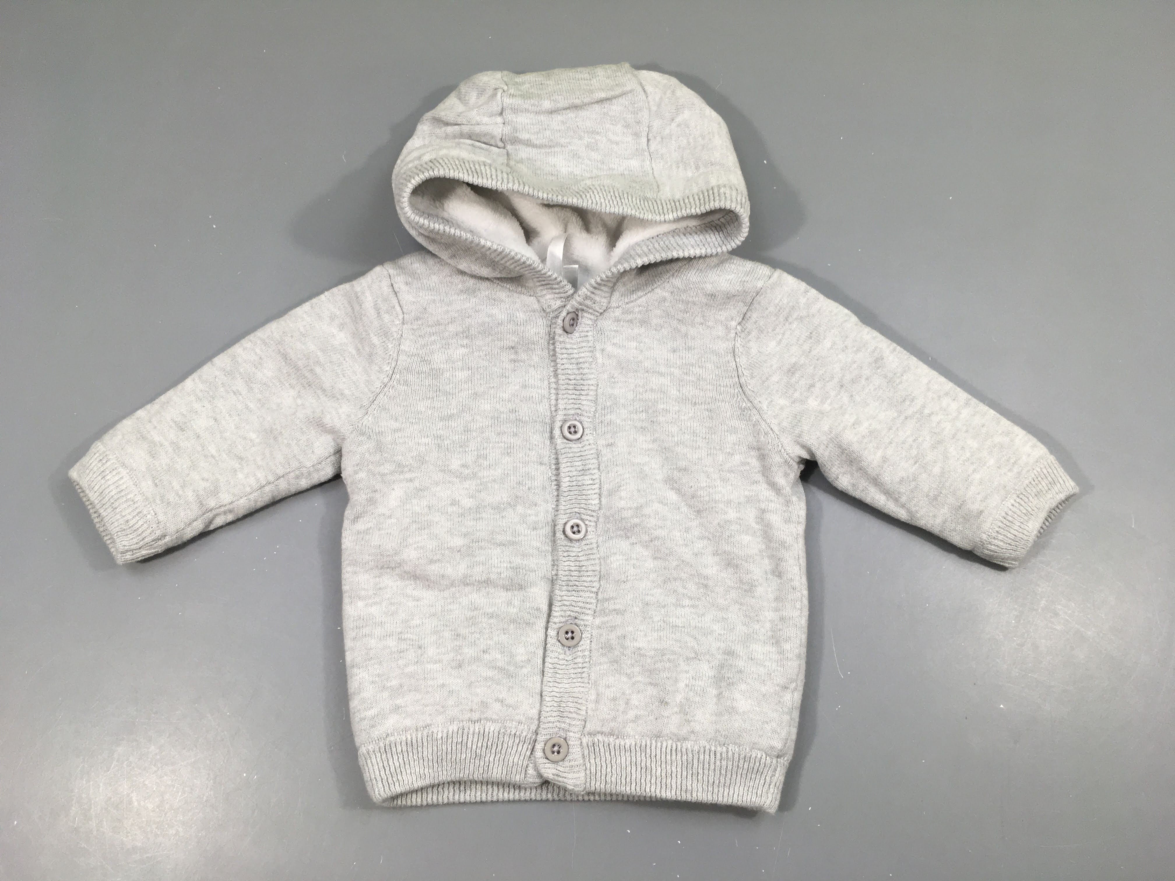 Gilet à capuche gris chiné doublé velours, petite tâche à la capuche