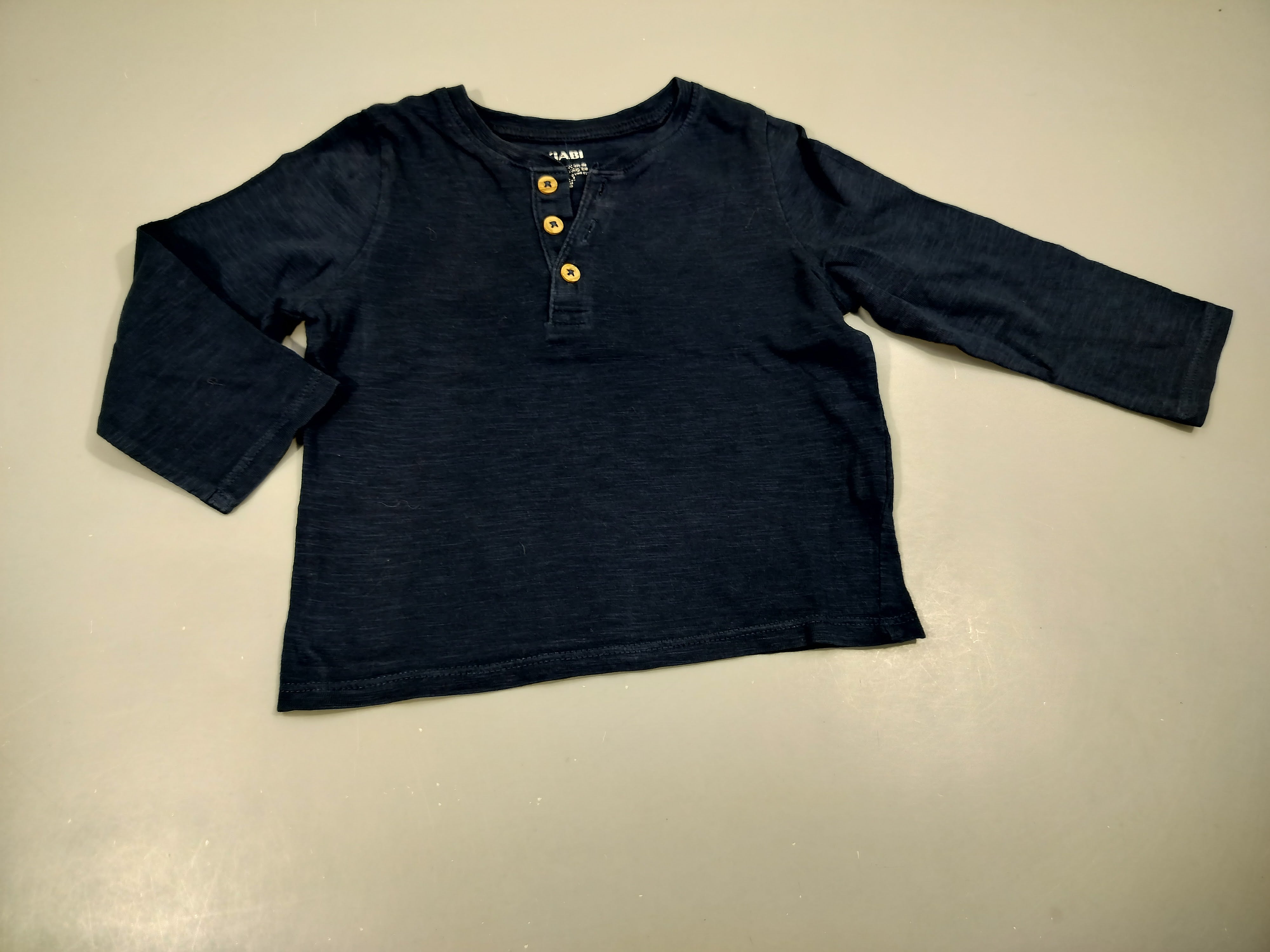 T-shirt m.l bleu marine flammé, 3 boutons. 100% coton