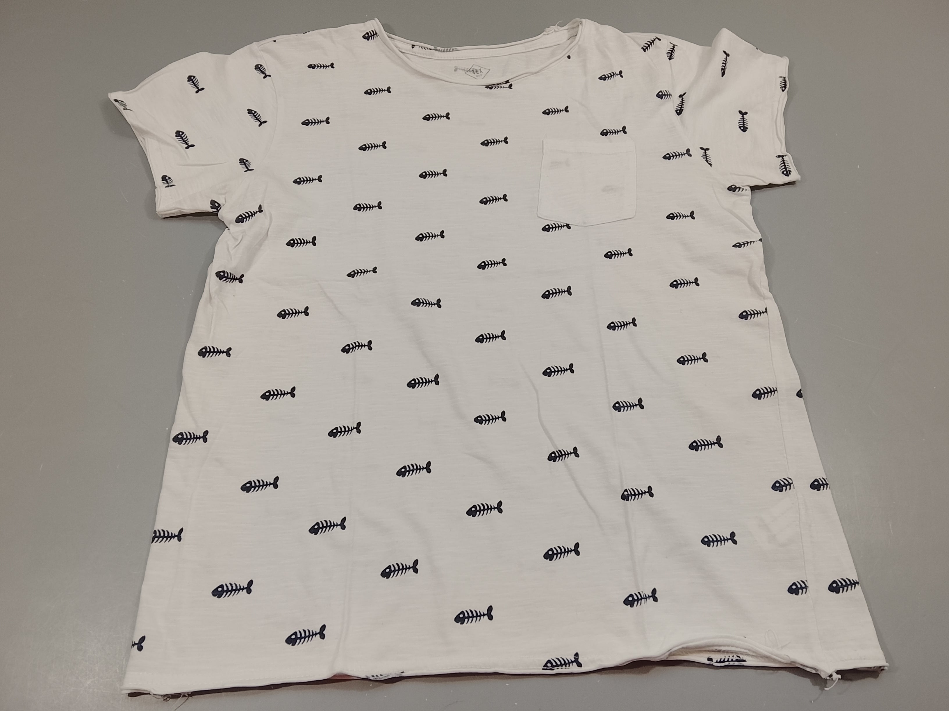 T-shirt m.c blanc flammé , arrêtes de poissons bleu marine