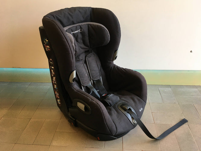 Siège-Auto pivotant Groupe 1 Axiss Bébé Confort noir Groupe 1 (9-18 kg) - de 9 mois à 4 ans environ Assise pivotante à 90°, moins cher chez Petit Kiwi