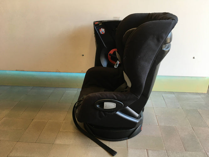 Siège-Auto pivotant Groupe 1 Axiss Bébé Confort noir Groupe 1 (9-18 kg) - de 9 mois à 4 ans environ Assise pivotante à 90°, moins cher chez Petit Kiwi