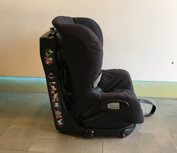Siège-Auto pivotant Groupe 1 Axiss Bébé Confort noir Groupe 1 (9-18 kg) - de 9 mois à 4 ans environ Assise pivotante à 90°, moins cher chez Petit Kiwi