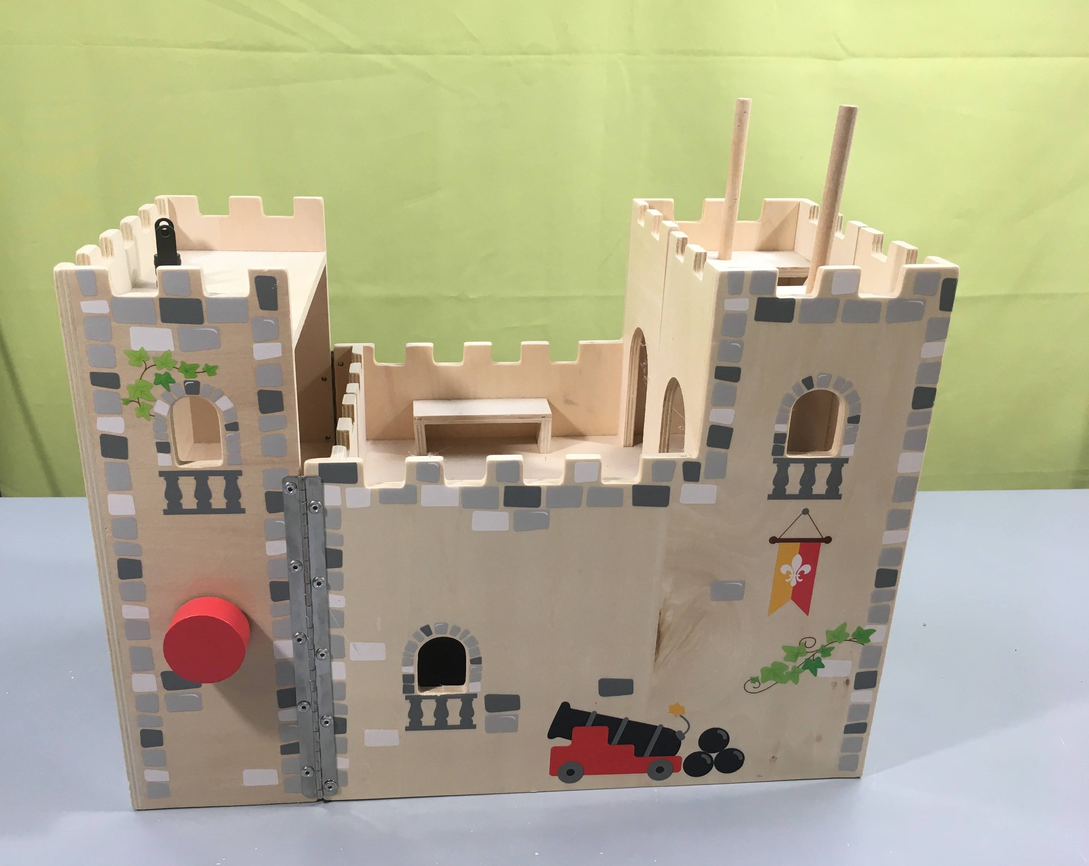 Château fort en bois qui se déplie + 3 personnages