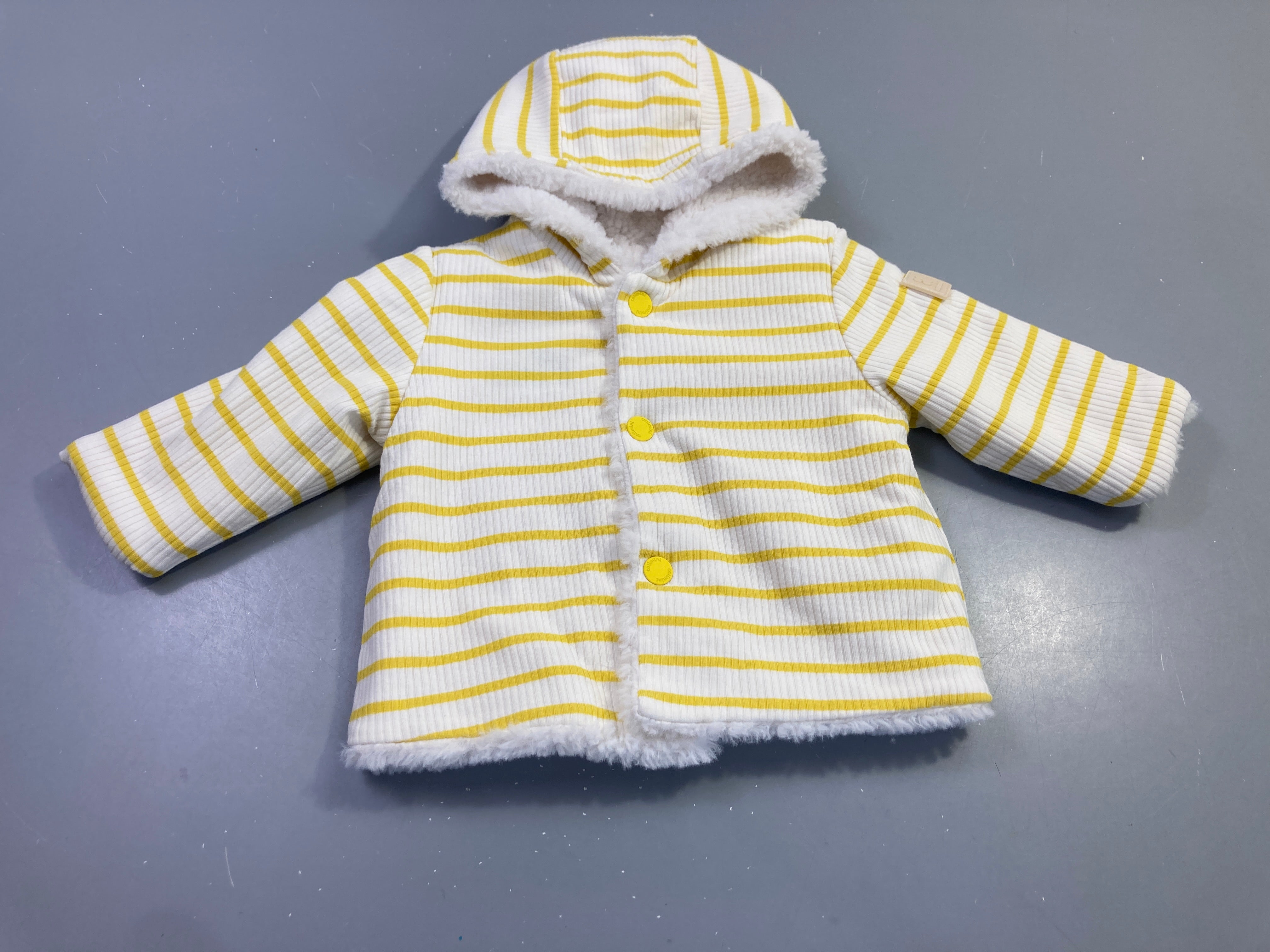 Gilet capuche réversible écru rayé jaune sherpa