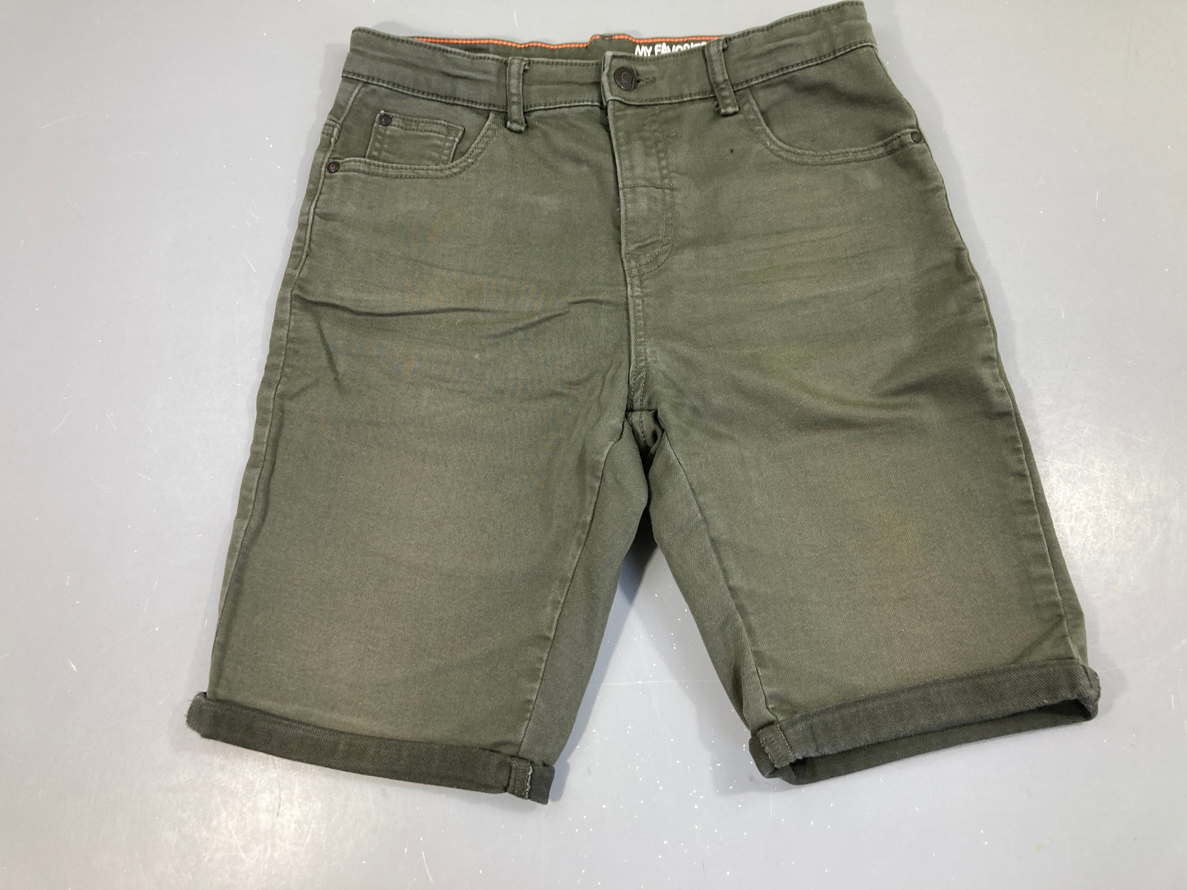Bermuda kaki à revers