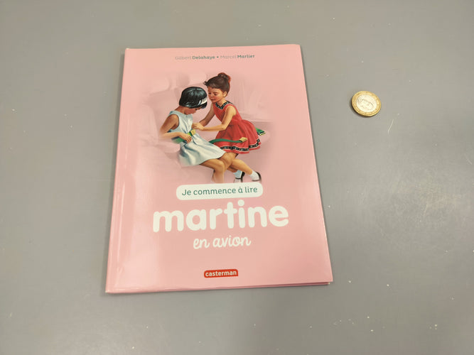 Martine en avion., moins cher chez Petit Kiwi