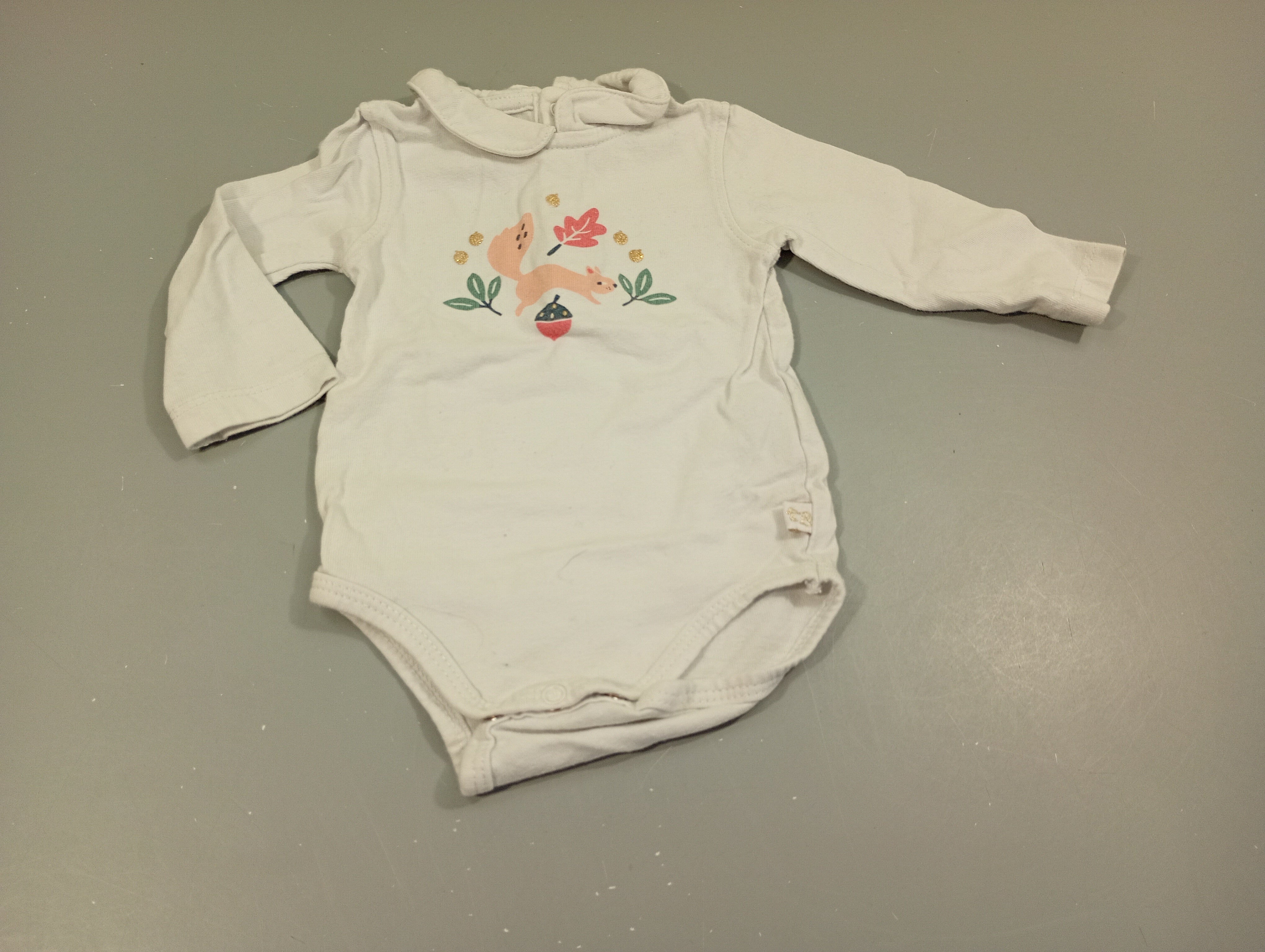 Body m.l  blanc, petit col. Ecureuil